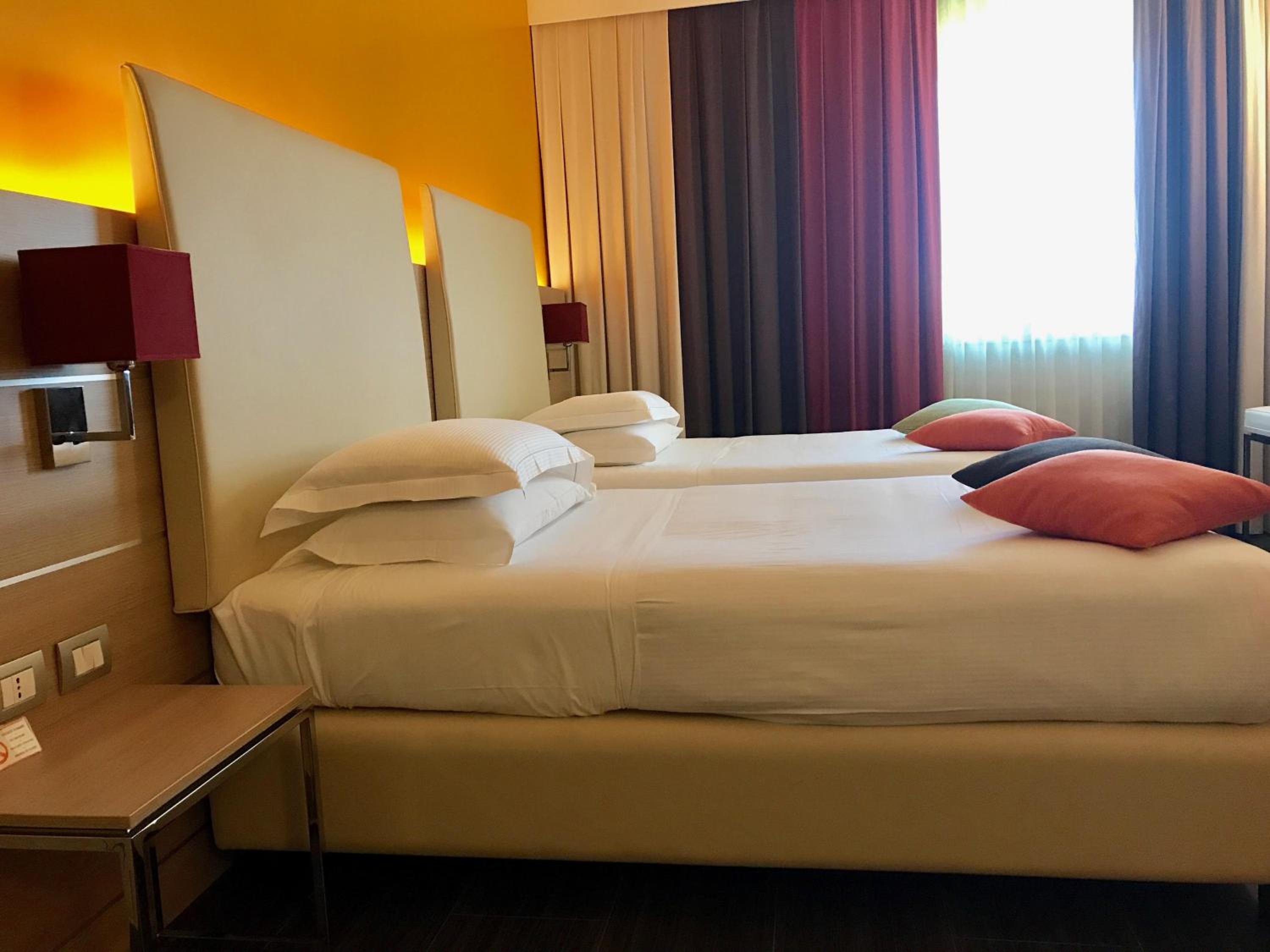 Deluxe Twin Room - Photo 2