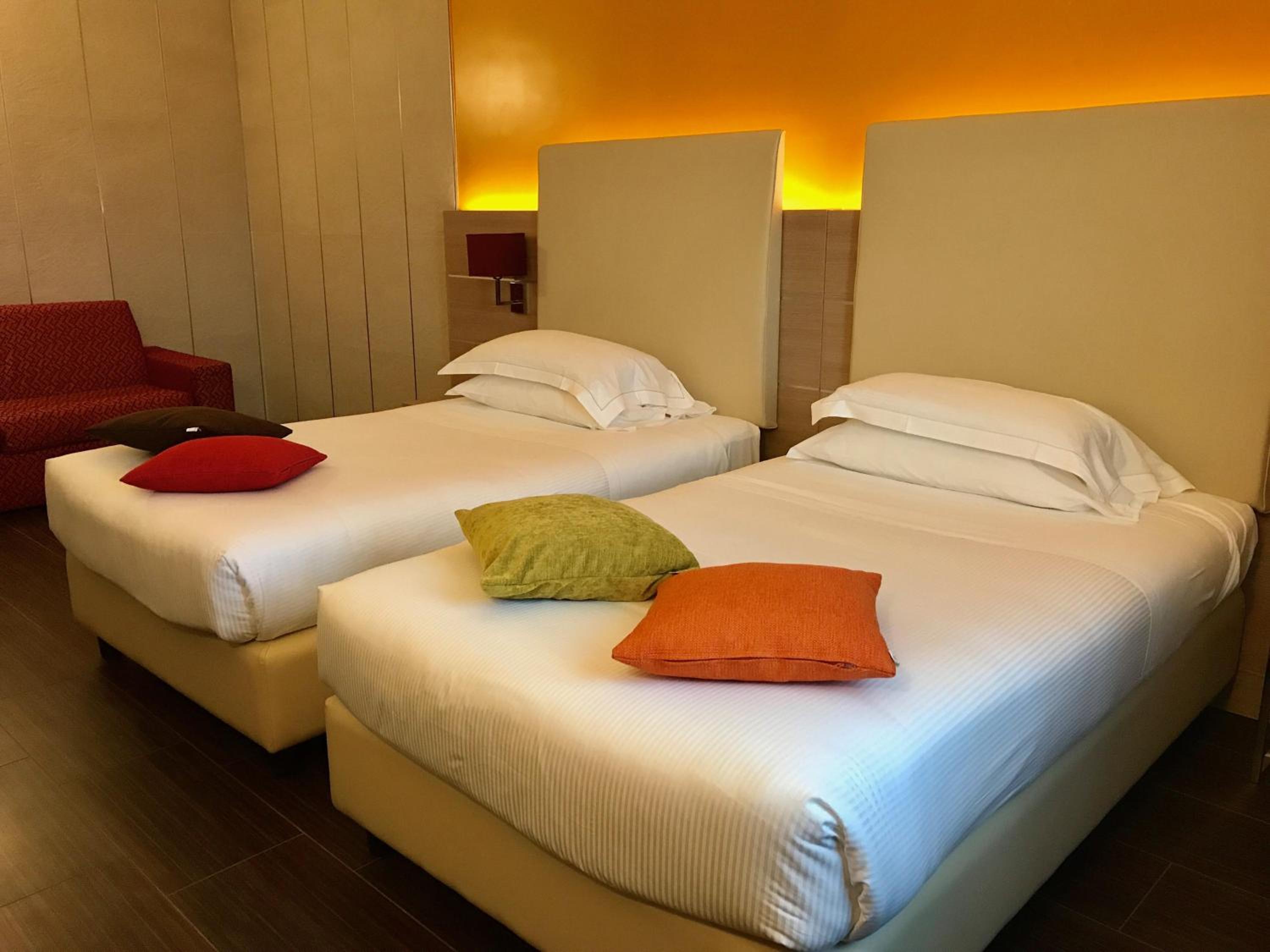 Deluxe Twin Room - Photo 6