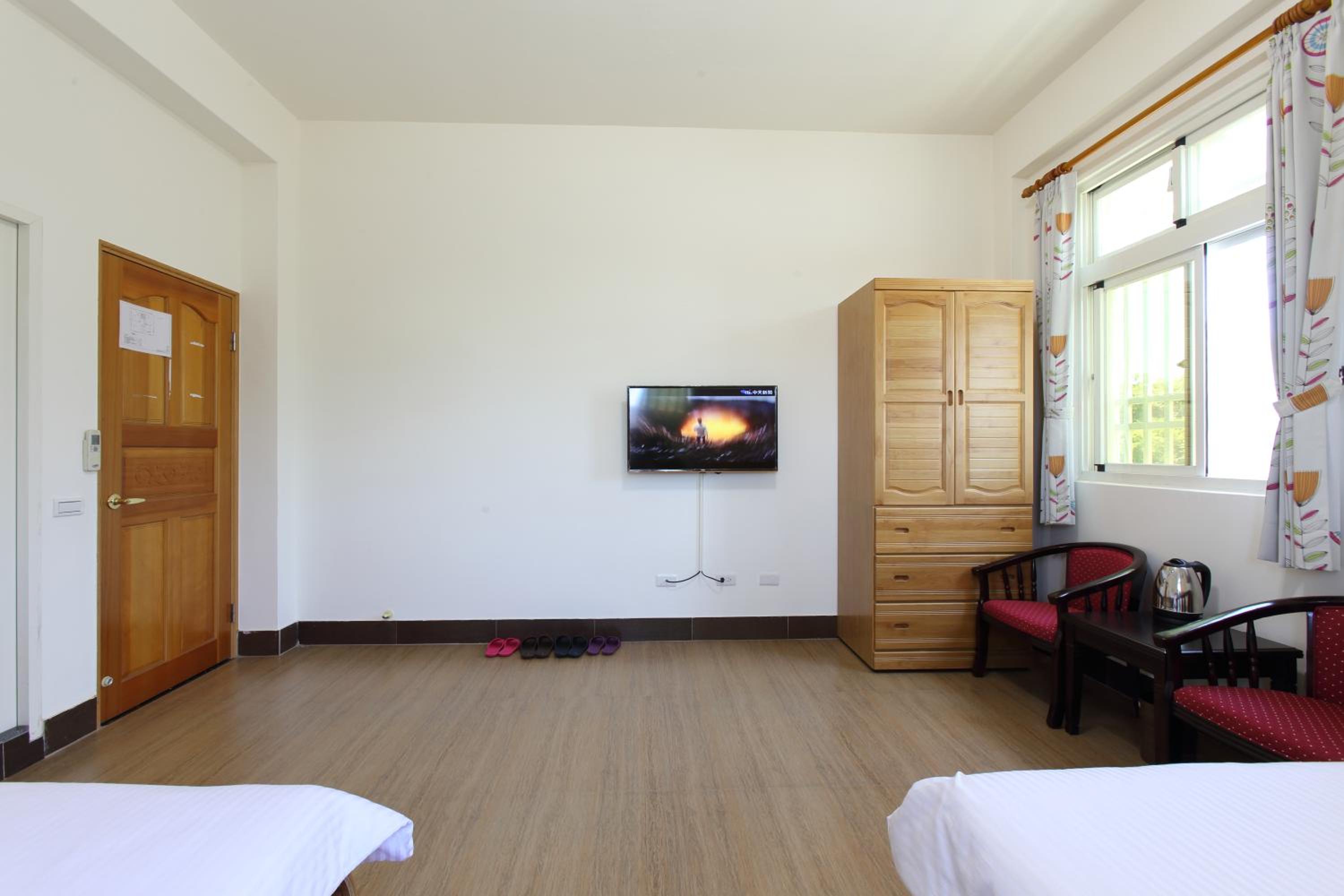 Quadruple Room with Private Bathroom photo 2