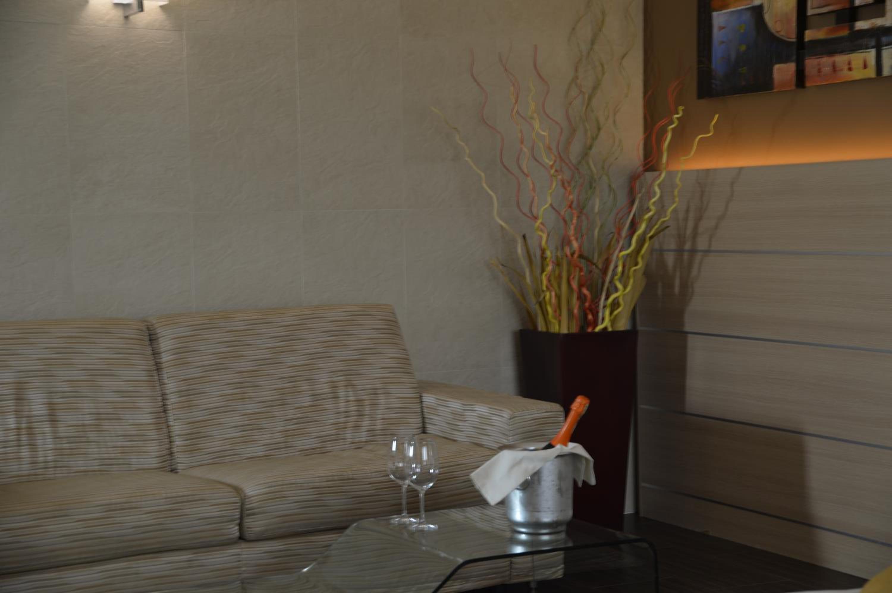 Deluxe Twin Room - Photo 9