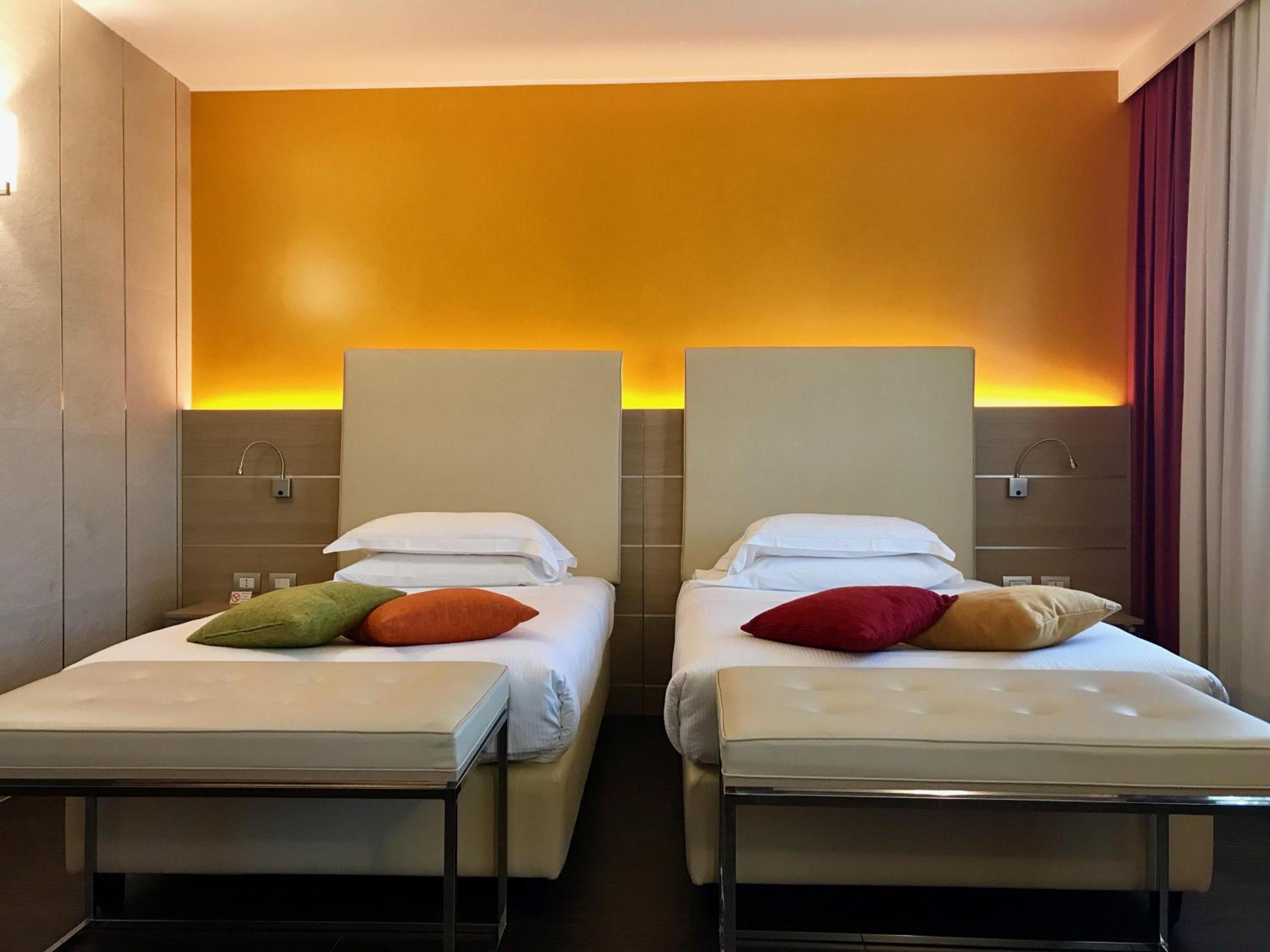 Deluxe Twin Room - Photo 8