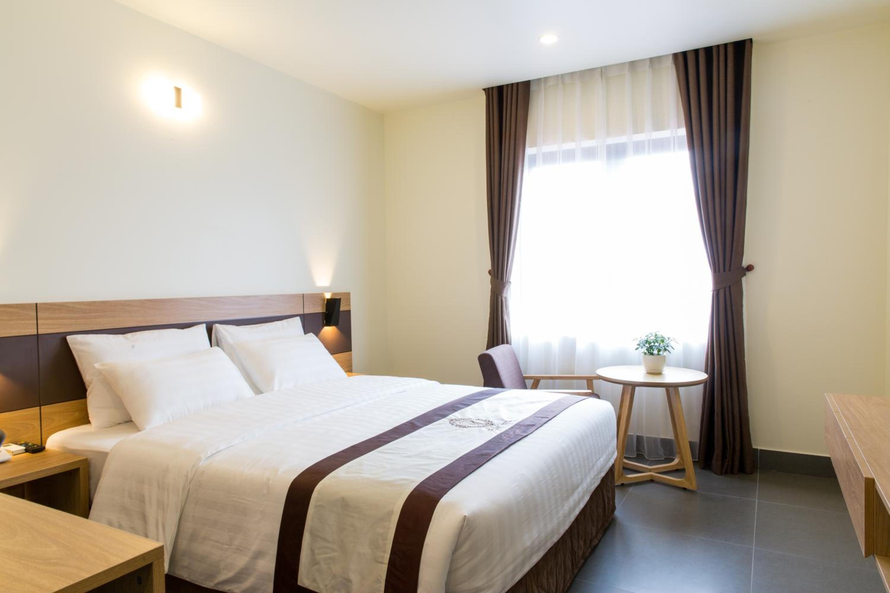 Large Double Room - Photo 1