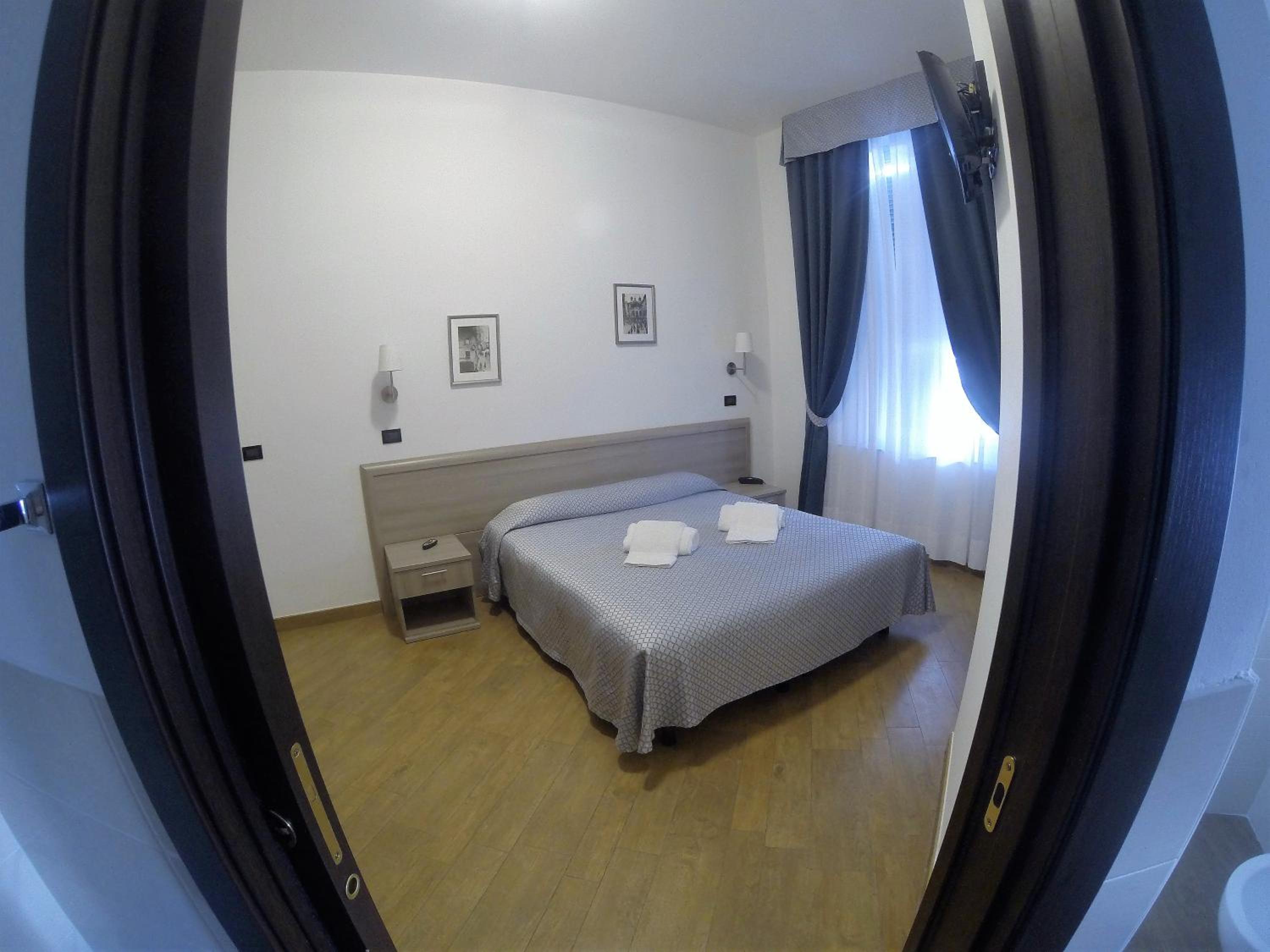Double or Twin Room photo 3