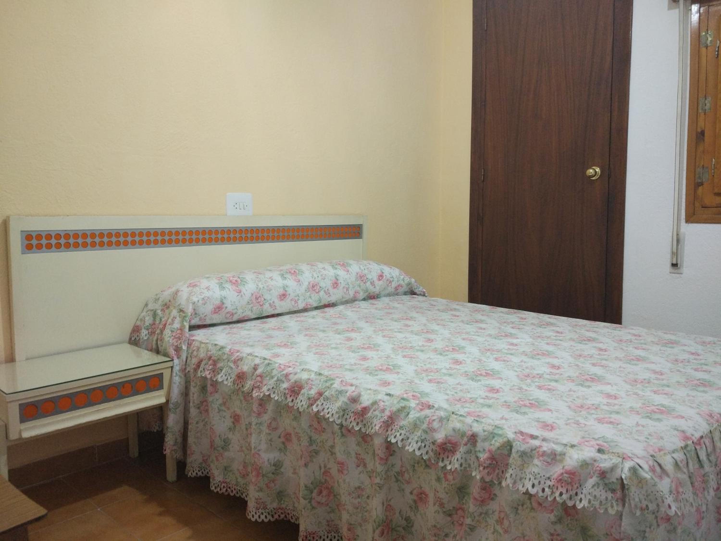 Single Room with Bathroom photo 3