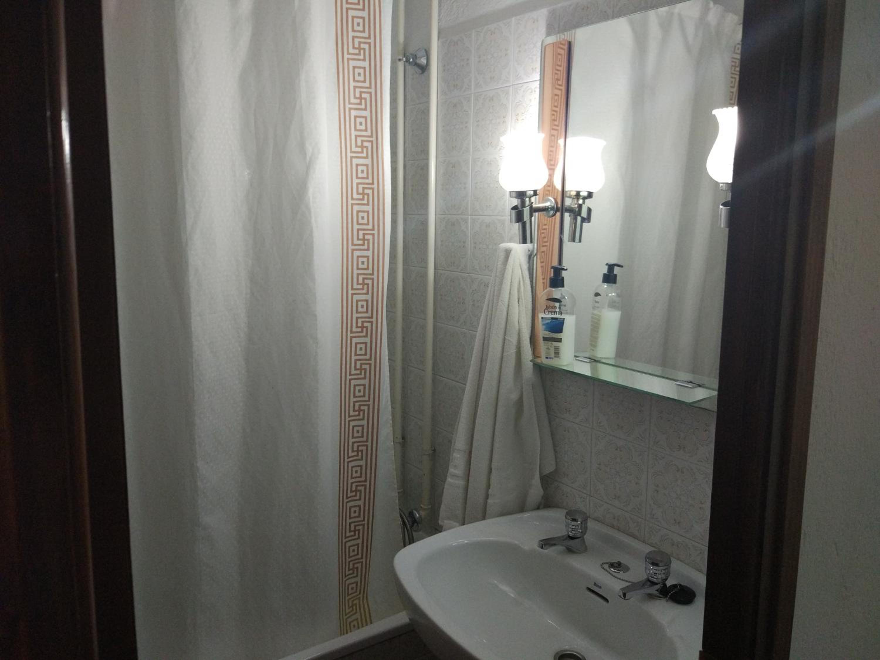 Single Room with Bathroom photo 2