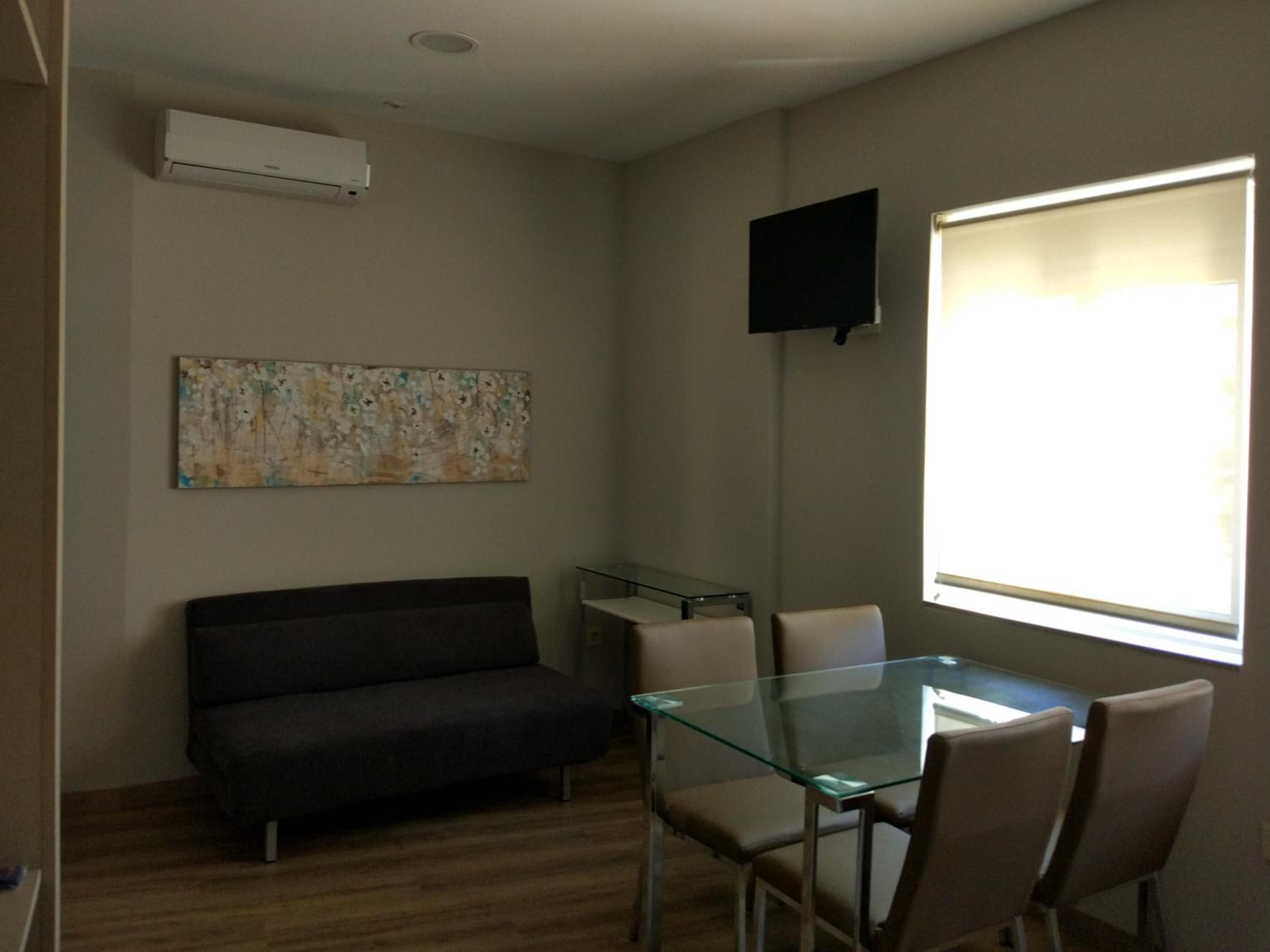 Studio Apartment Exterior - Photo 3