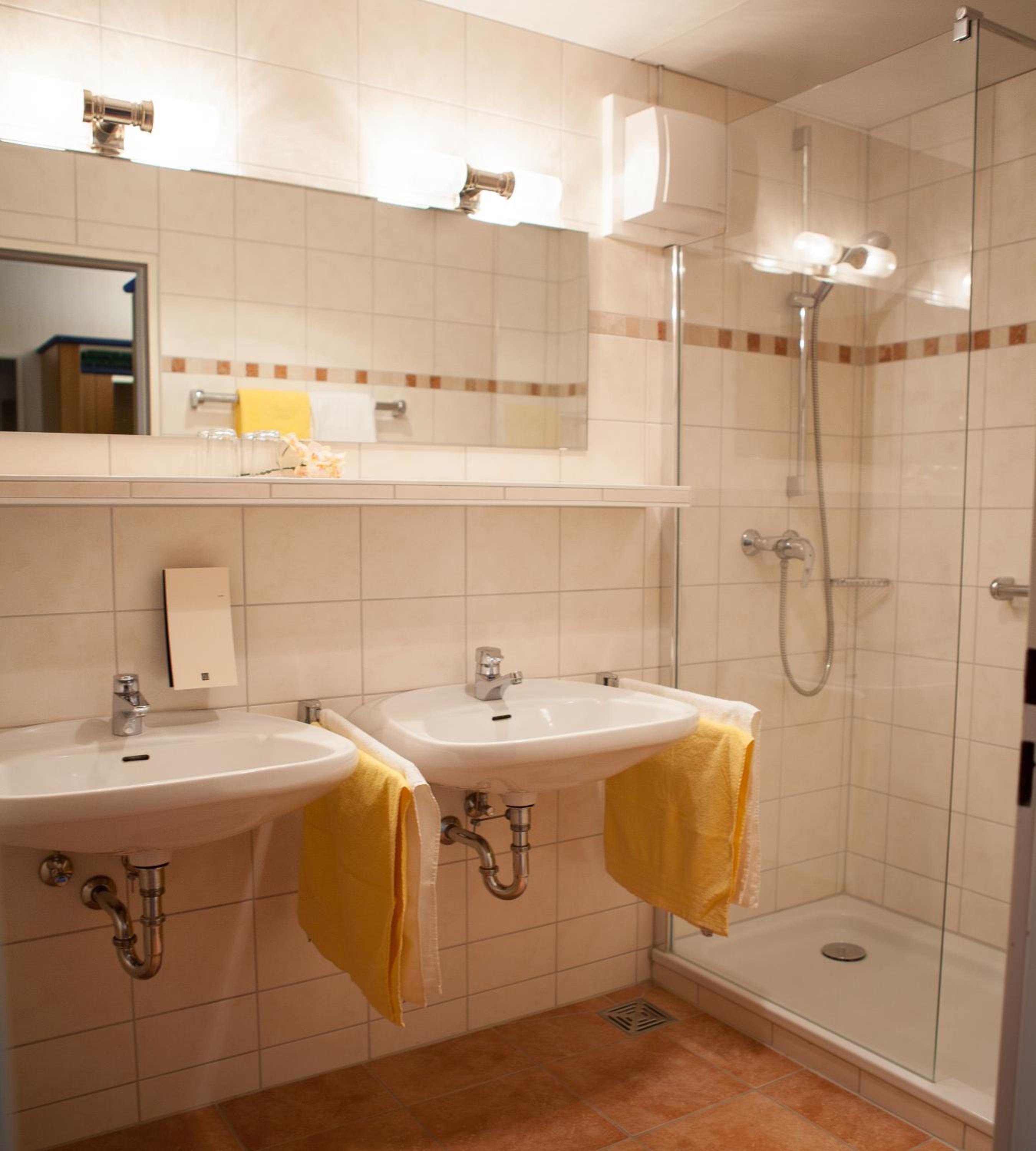 Standard Double Room - Photo 8