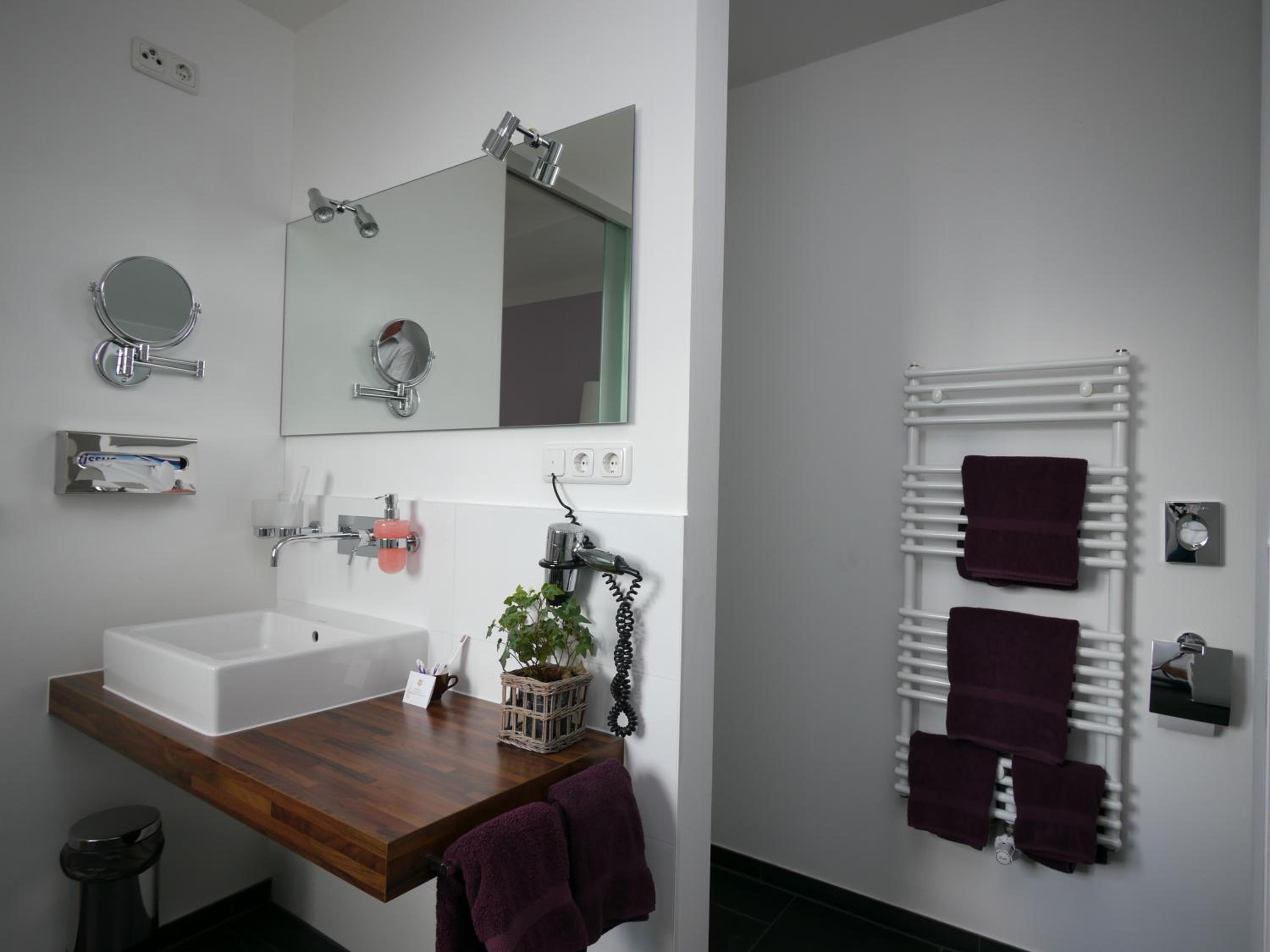 Double or Twin Room - Photo 6