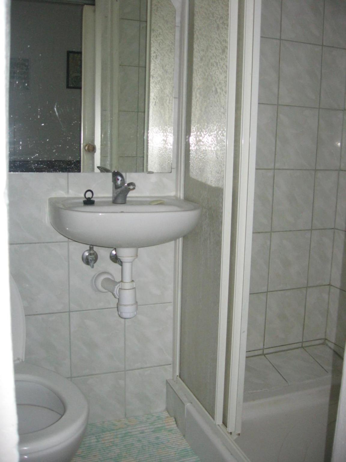 Economy Double Room photo 3