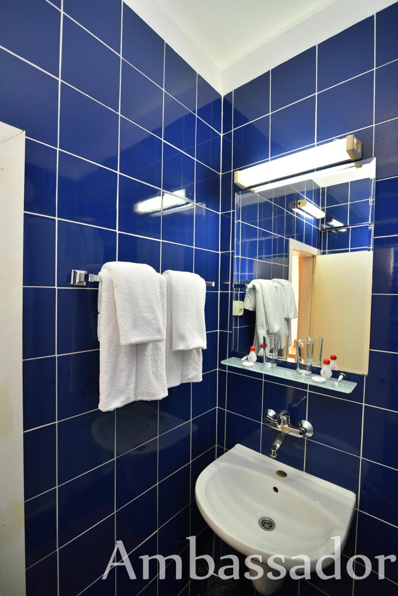 Twin Room with Balcony - Photo 2