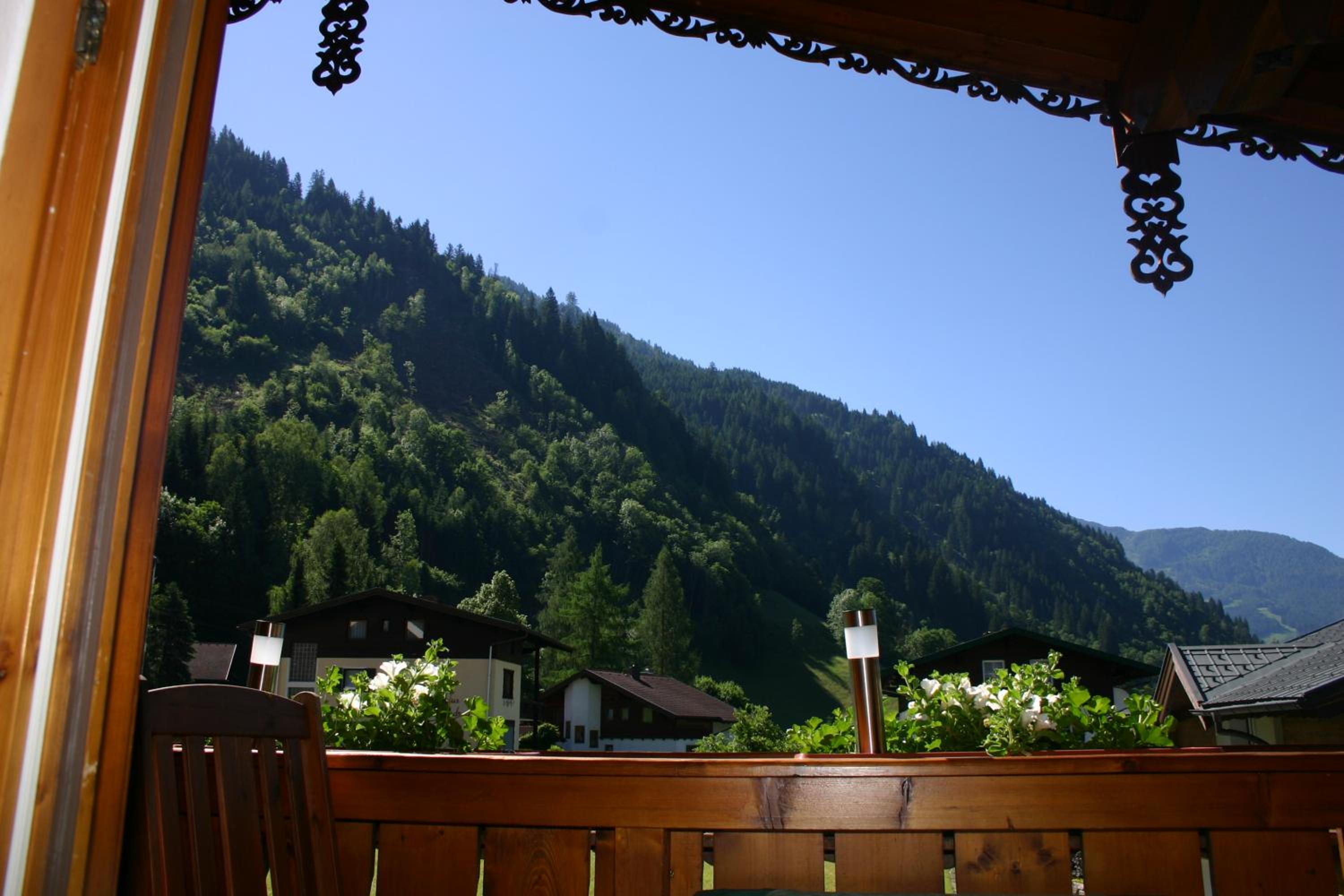 One-Bedroom Apartment with Balcony photo 2