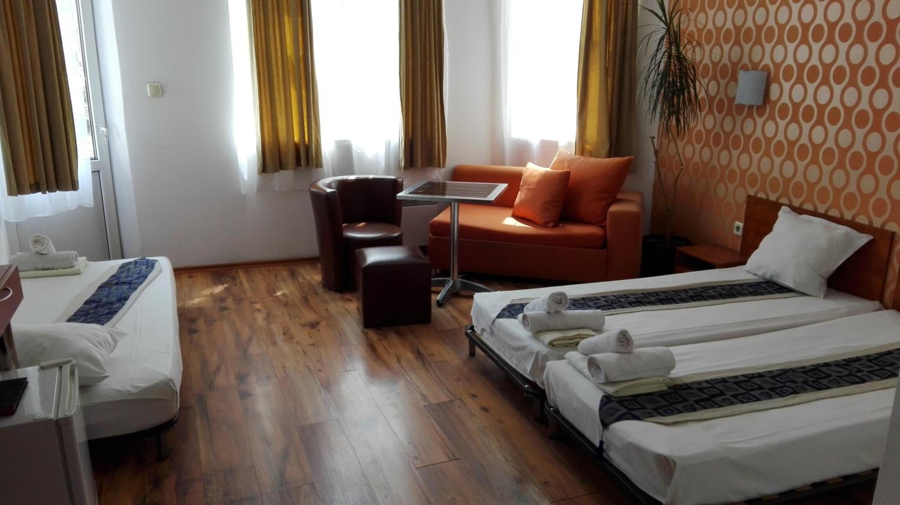 Deluxe Double or Twin Room With Extra Bed - Photo 5
