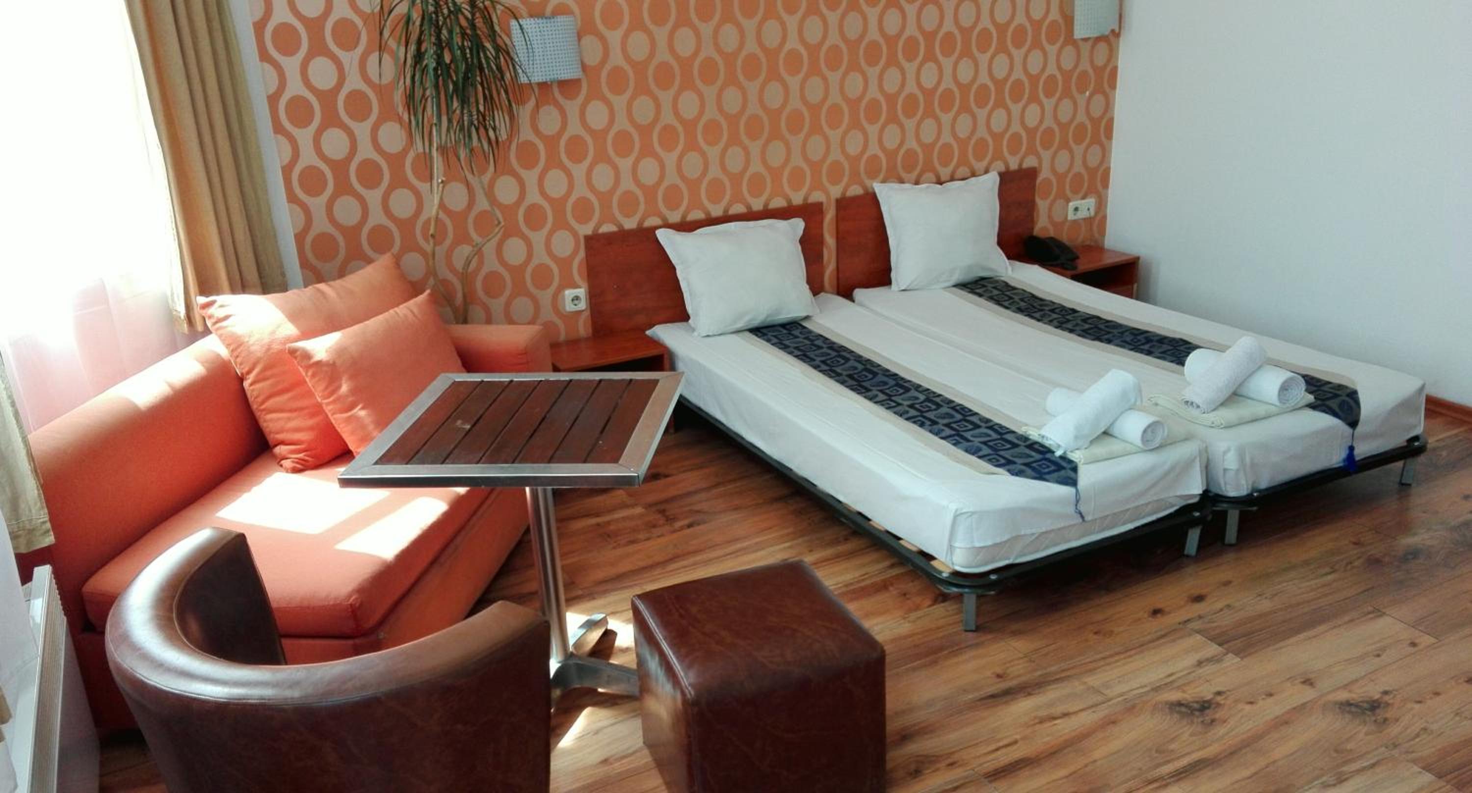 Deluxe Double or Twin Room With Extra Bed - Photo 7