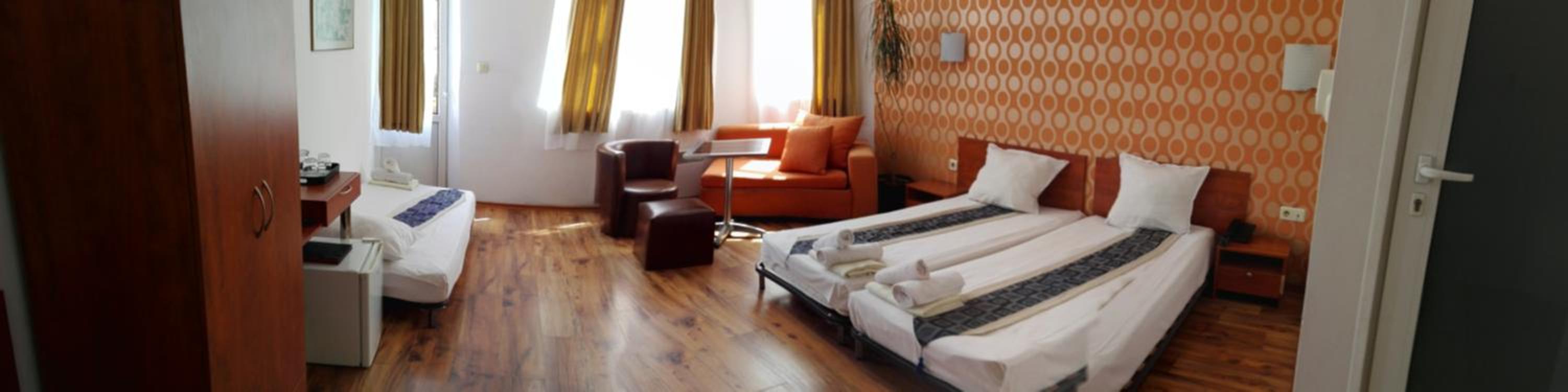 Deluxe Double or Twin Room With Extra Bed - Photo 1