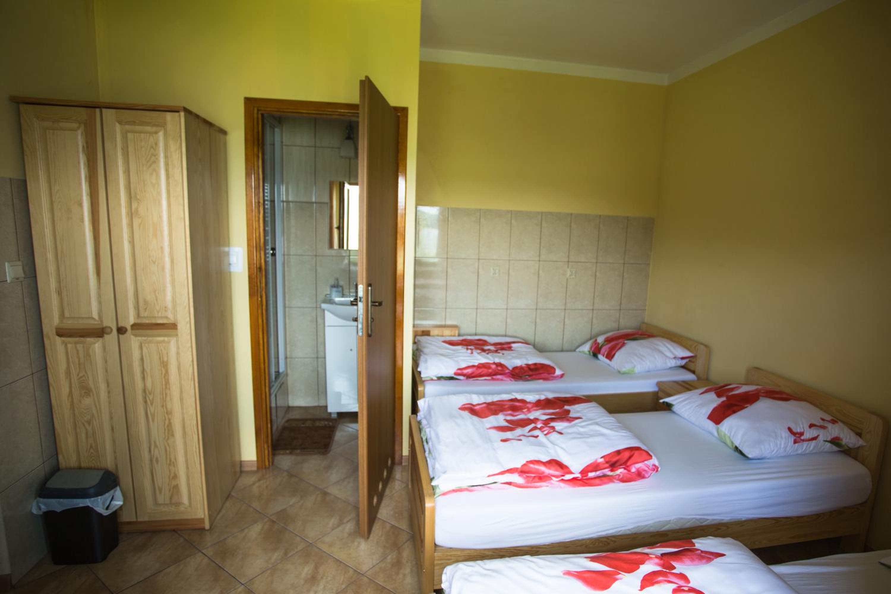 Triple Room with Private Bathroom photo 2