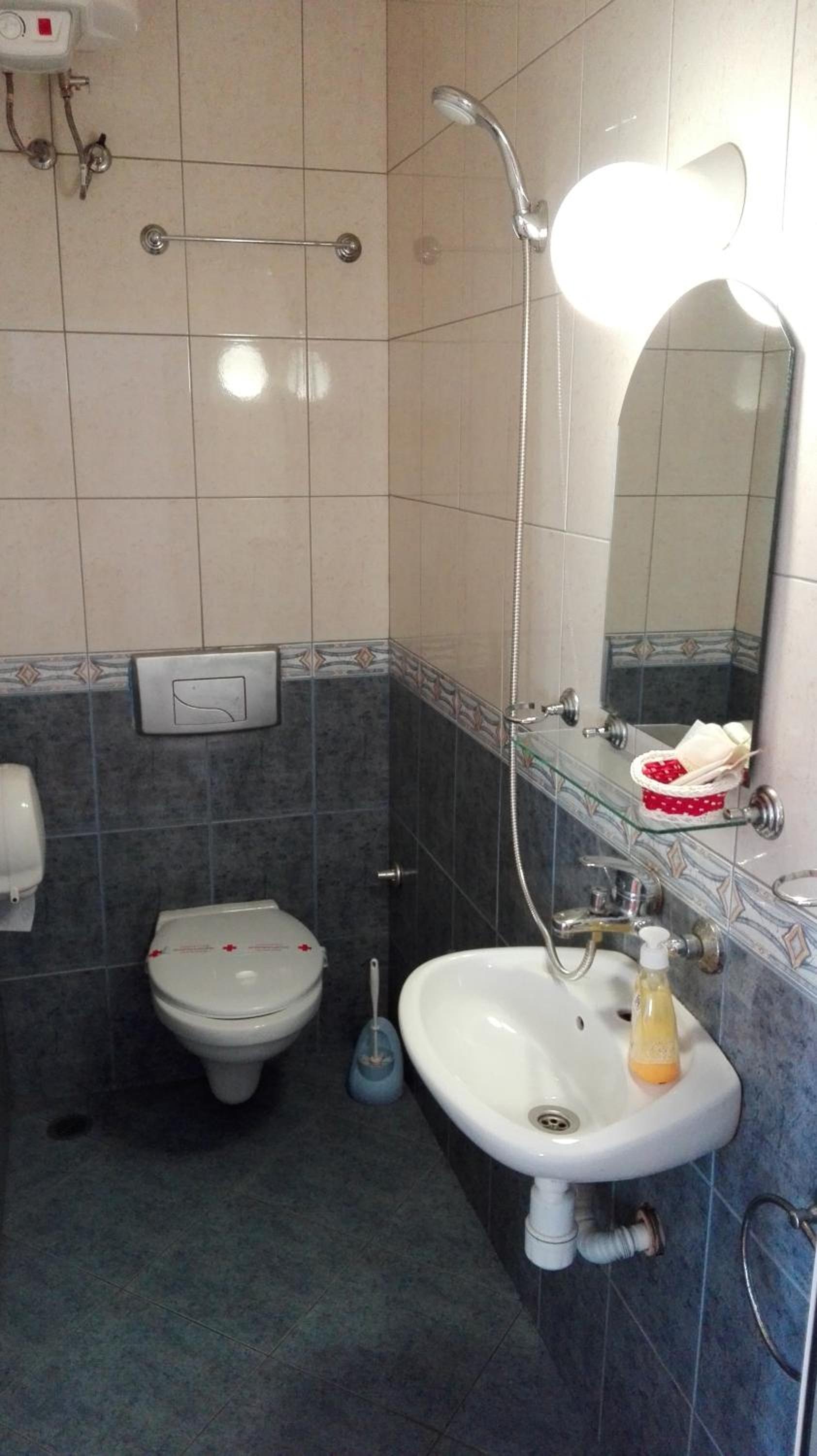 Double or Twin Room - Photo 12
