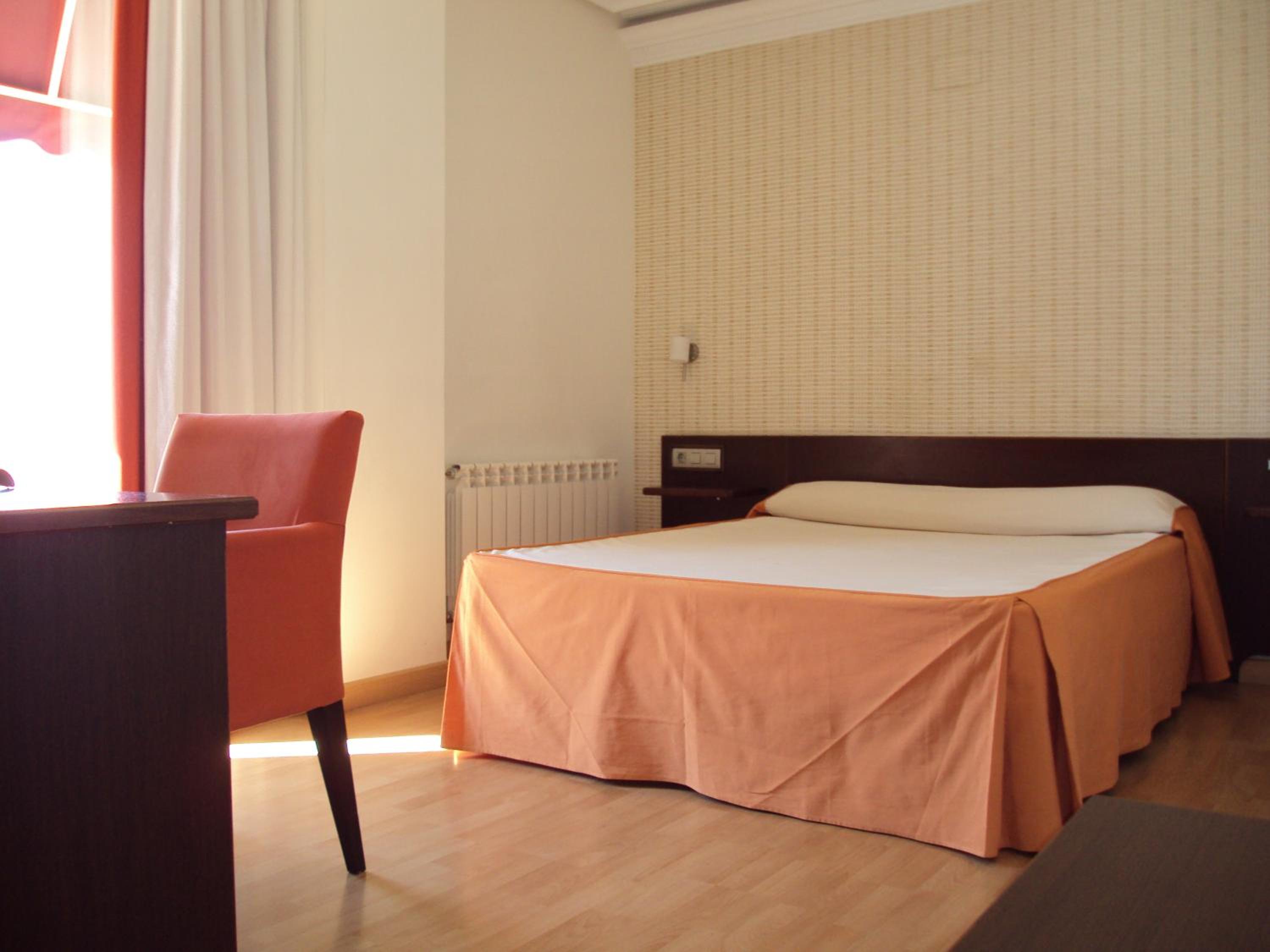 Double or Twin Room - Photo 12