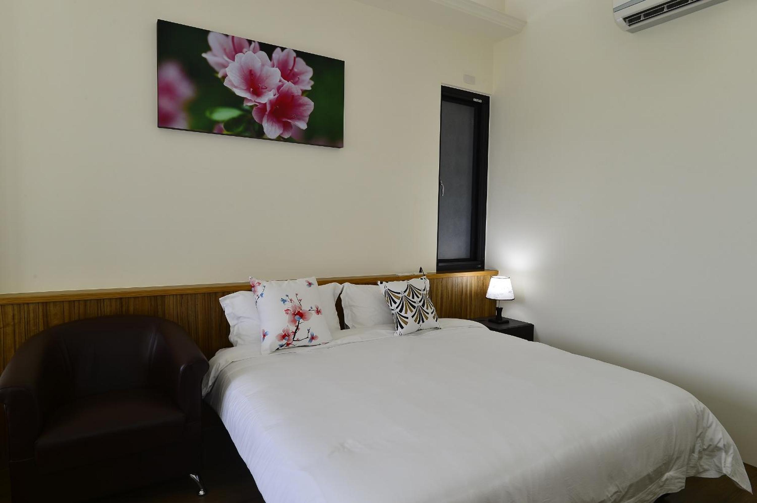 Large Double Room photo 2