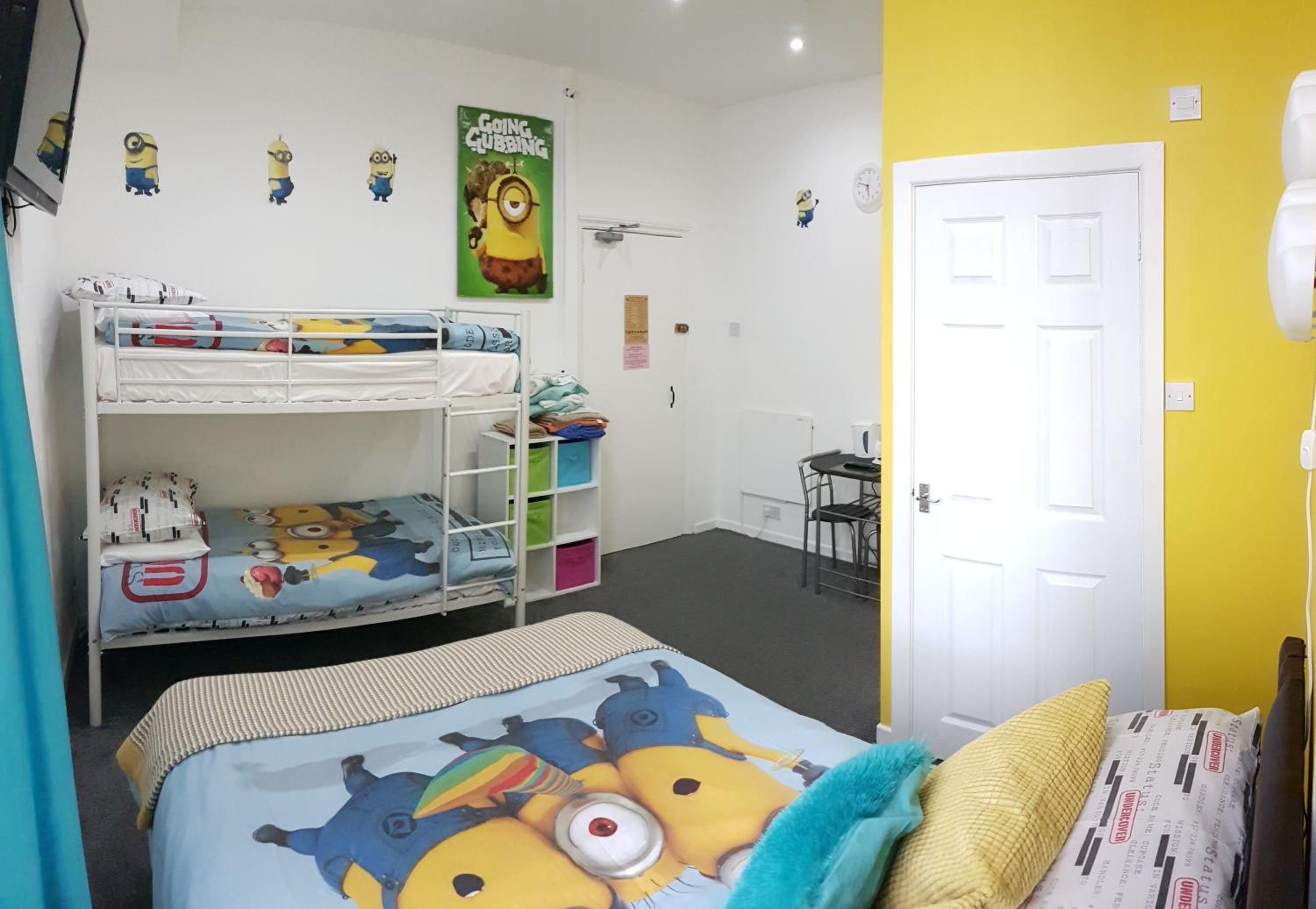 Spacious Family Room - Photo 1