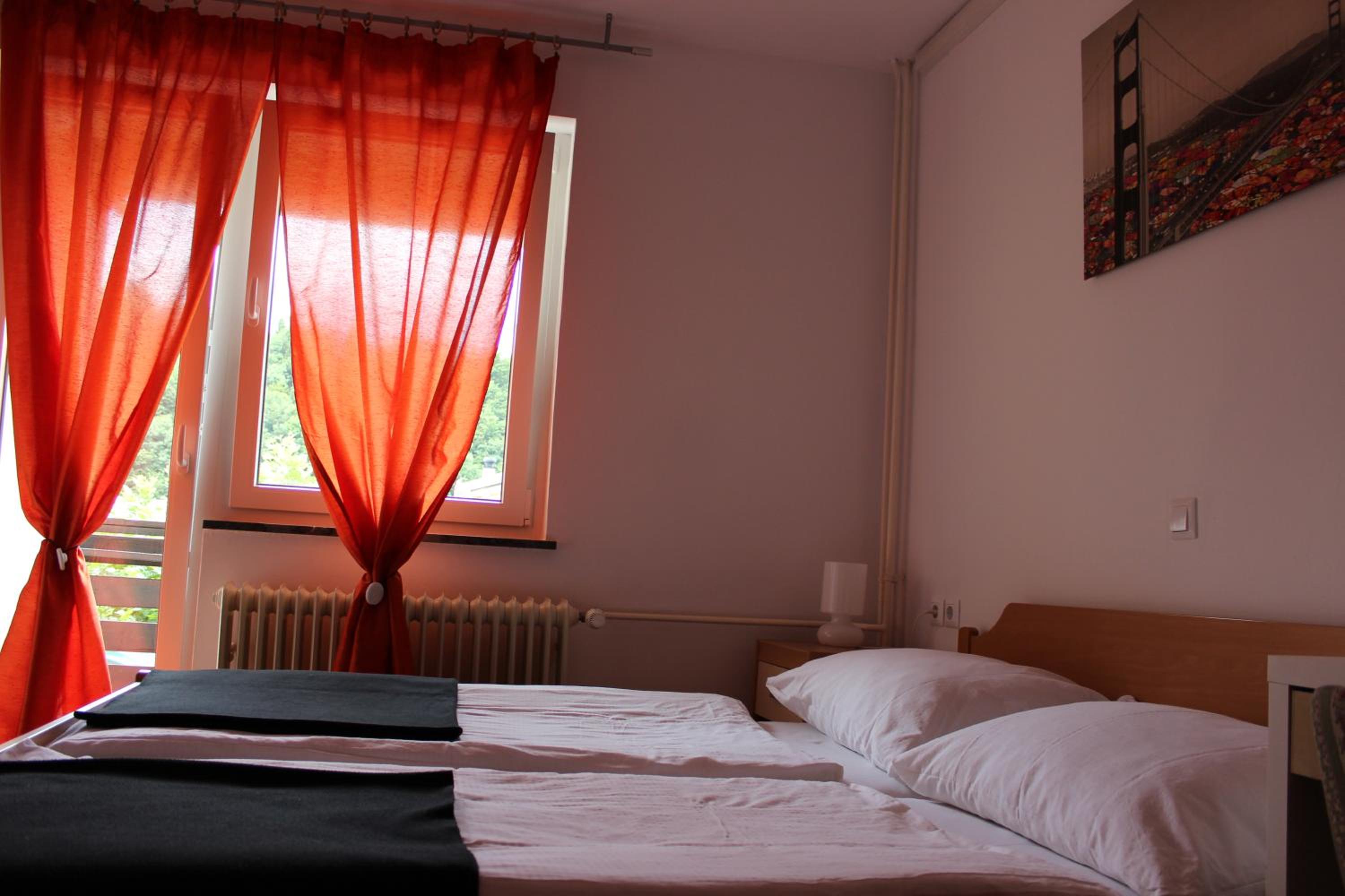 Double Room with Balcony - Photo 4