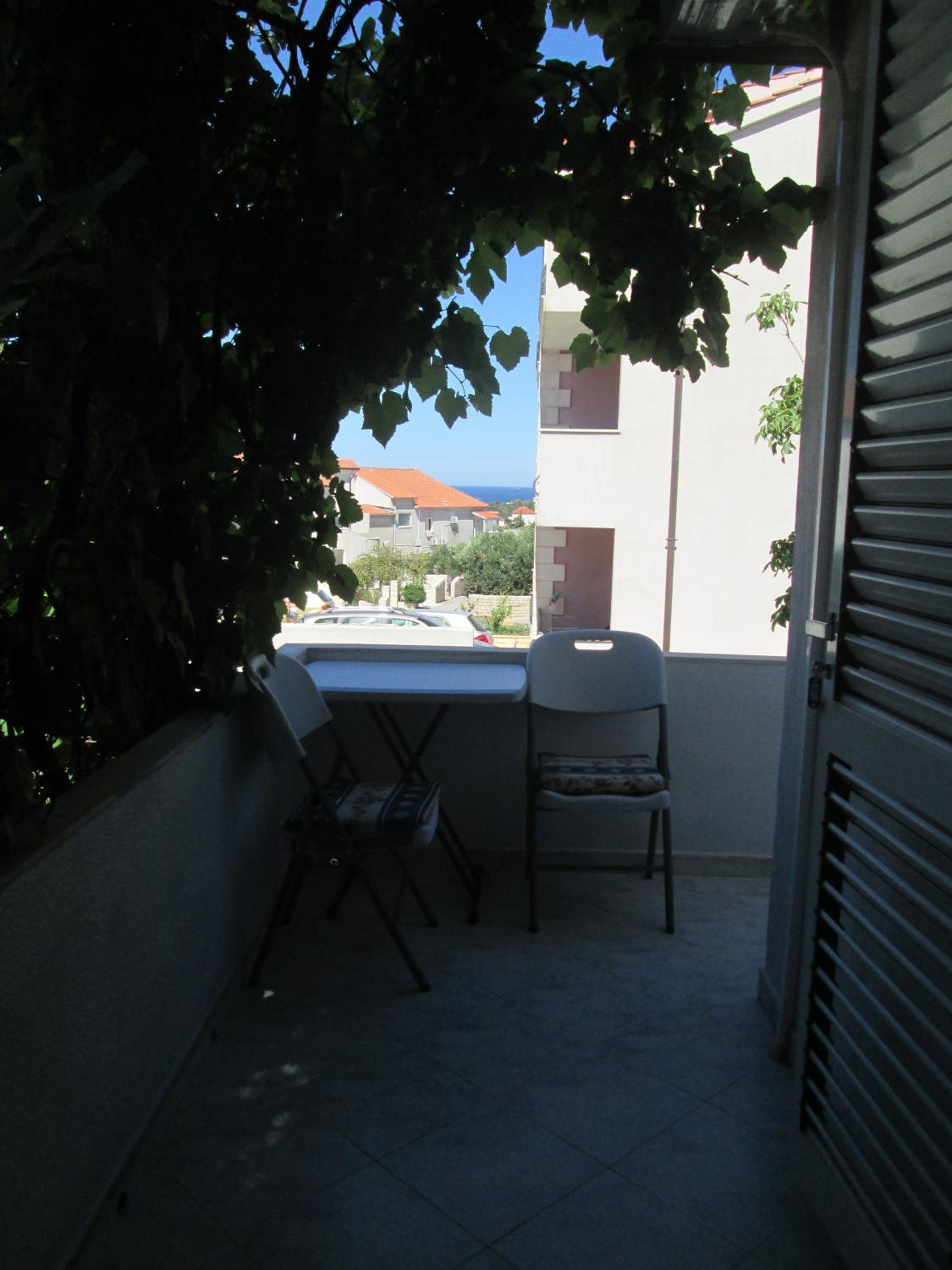 Double Room with Balcony (2 Adults + 1 Child) - Photo 12