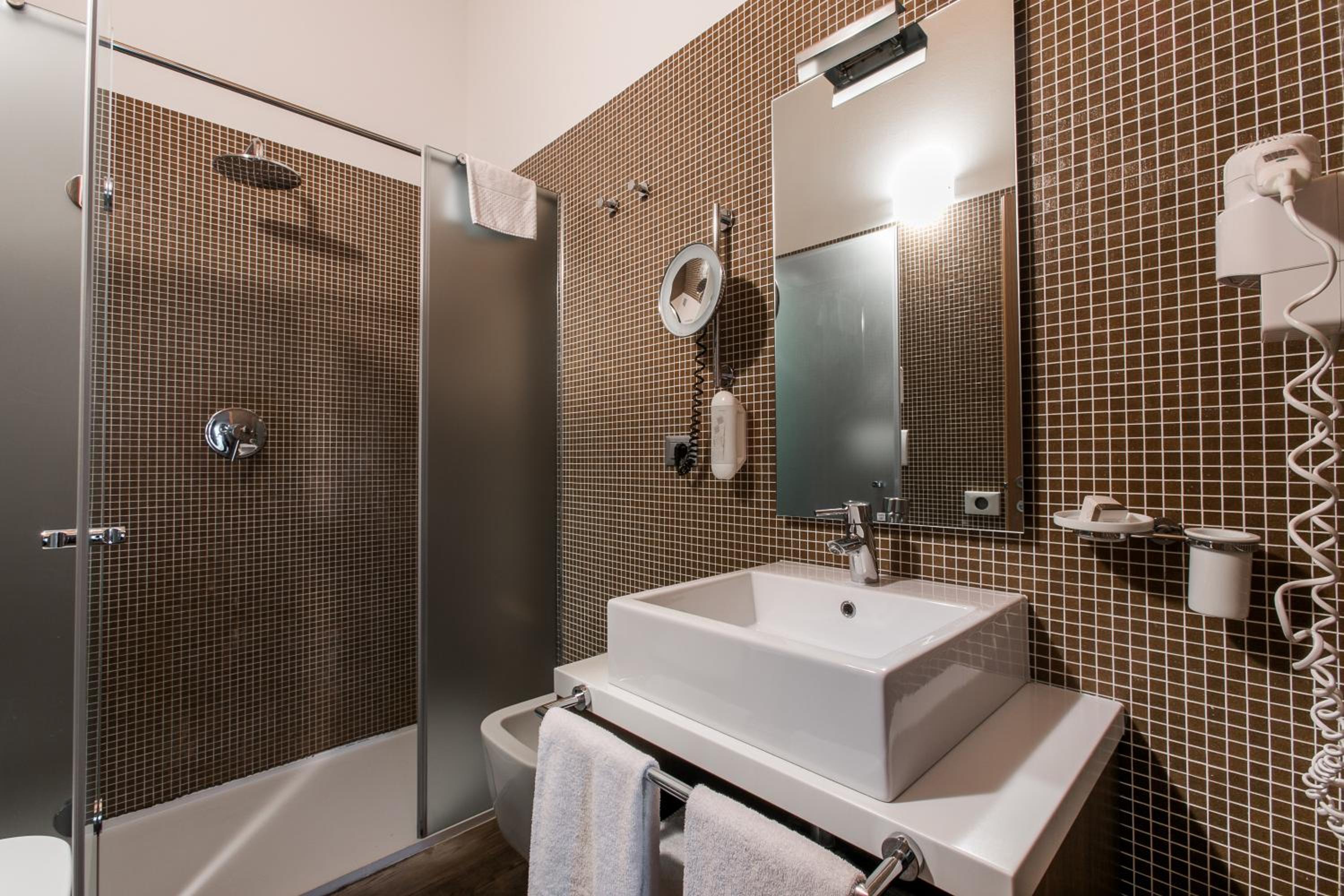 Double Room - Photo 5