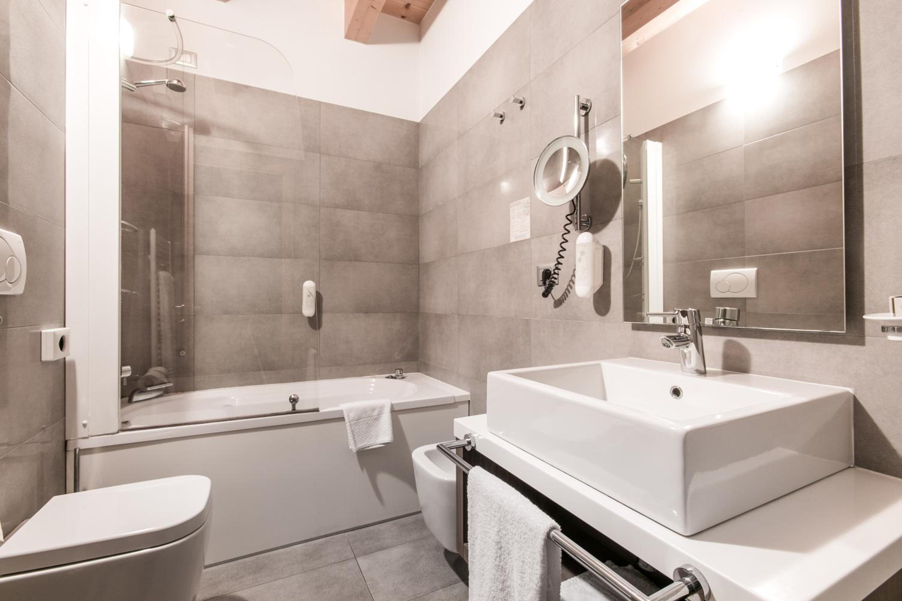 Double Room - Photo 7