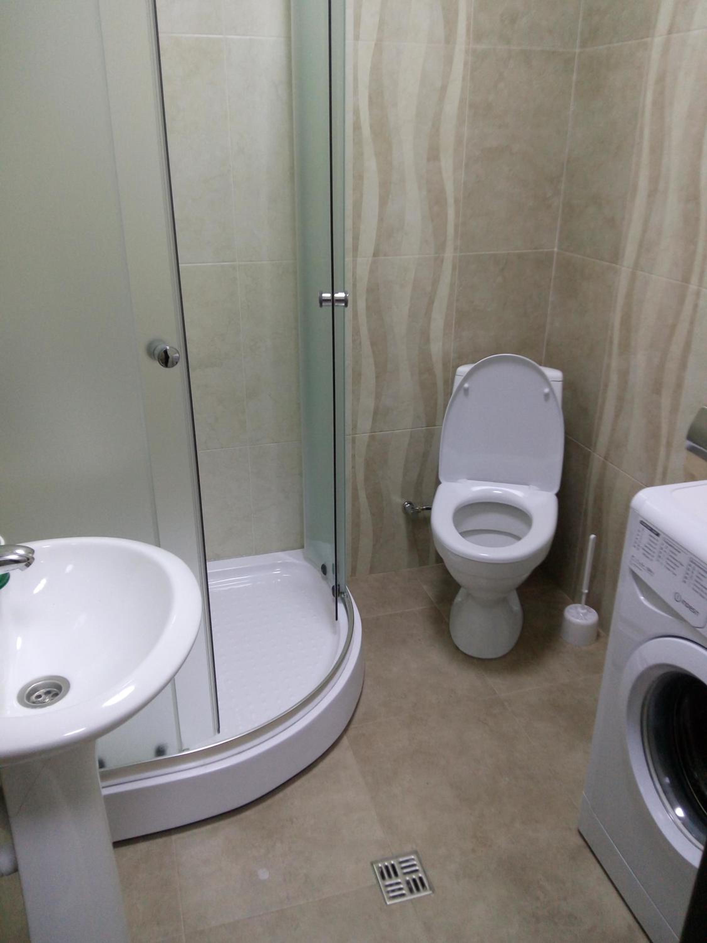 Apartment with Shower photo 2
