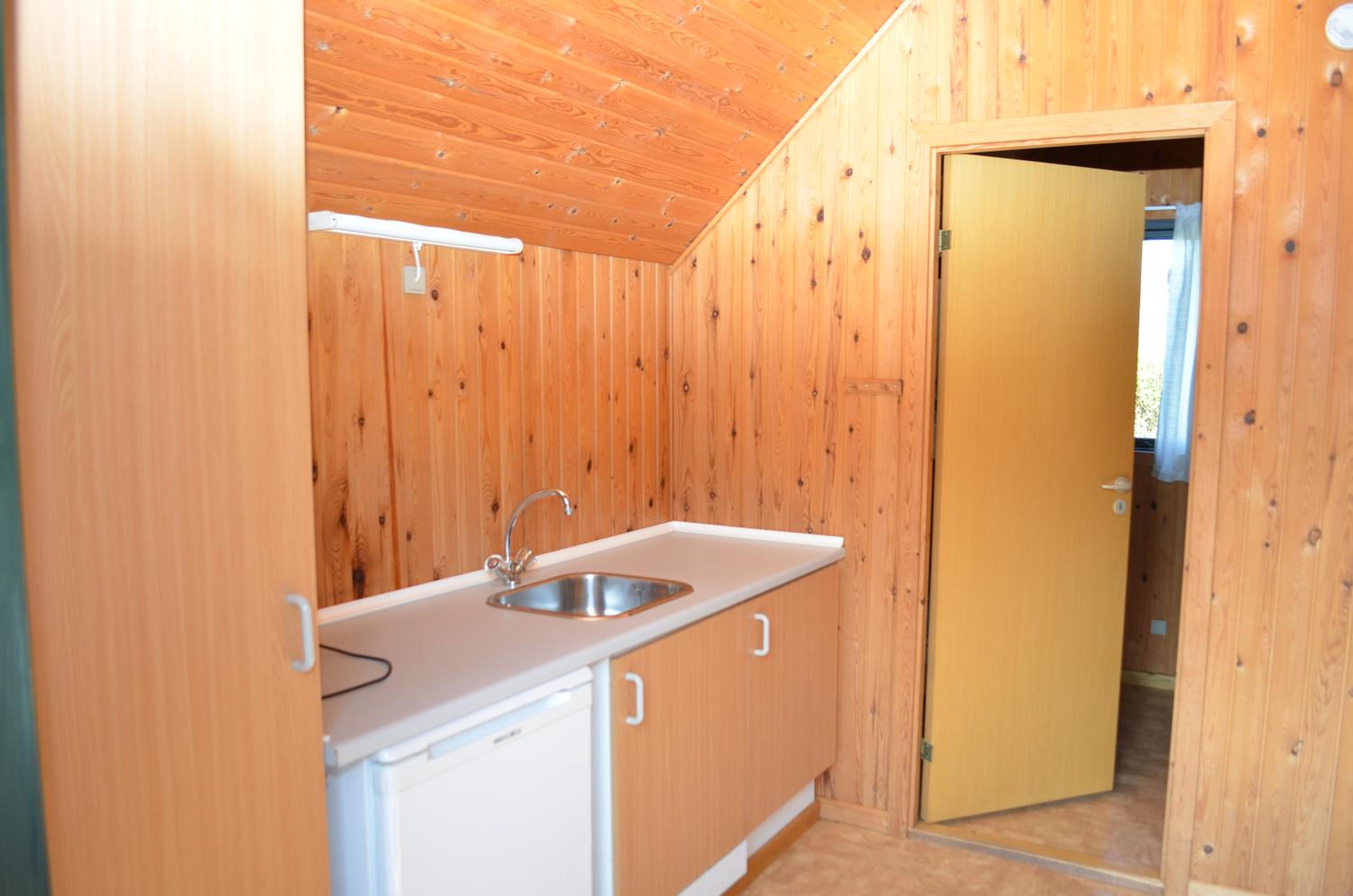 Two-Bedroom Bungalow with Shared Bathroom photo 3