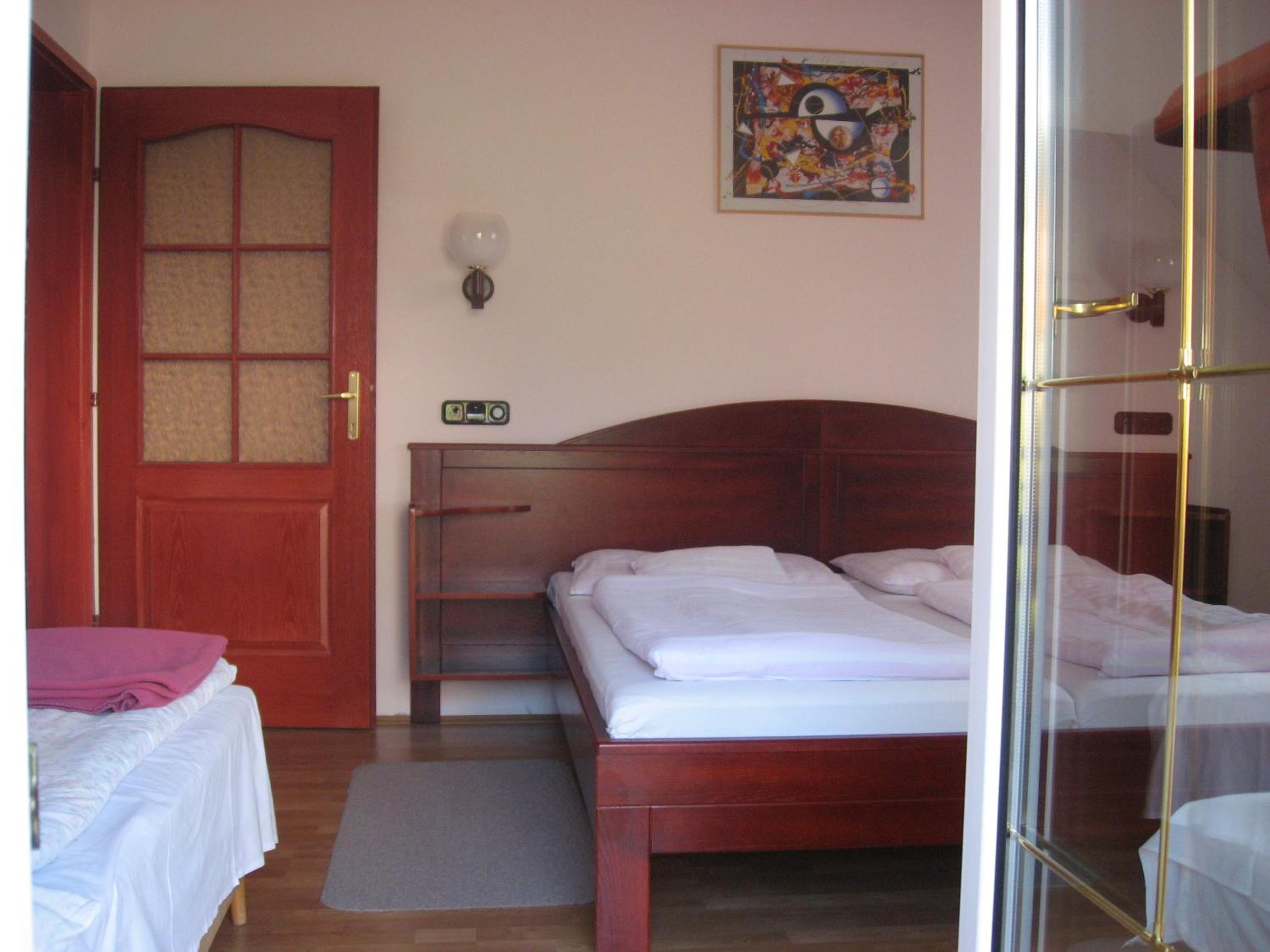 Triple Room with Private Bathroom photo 2