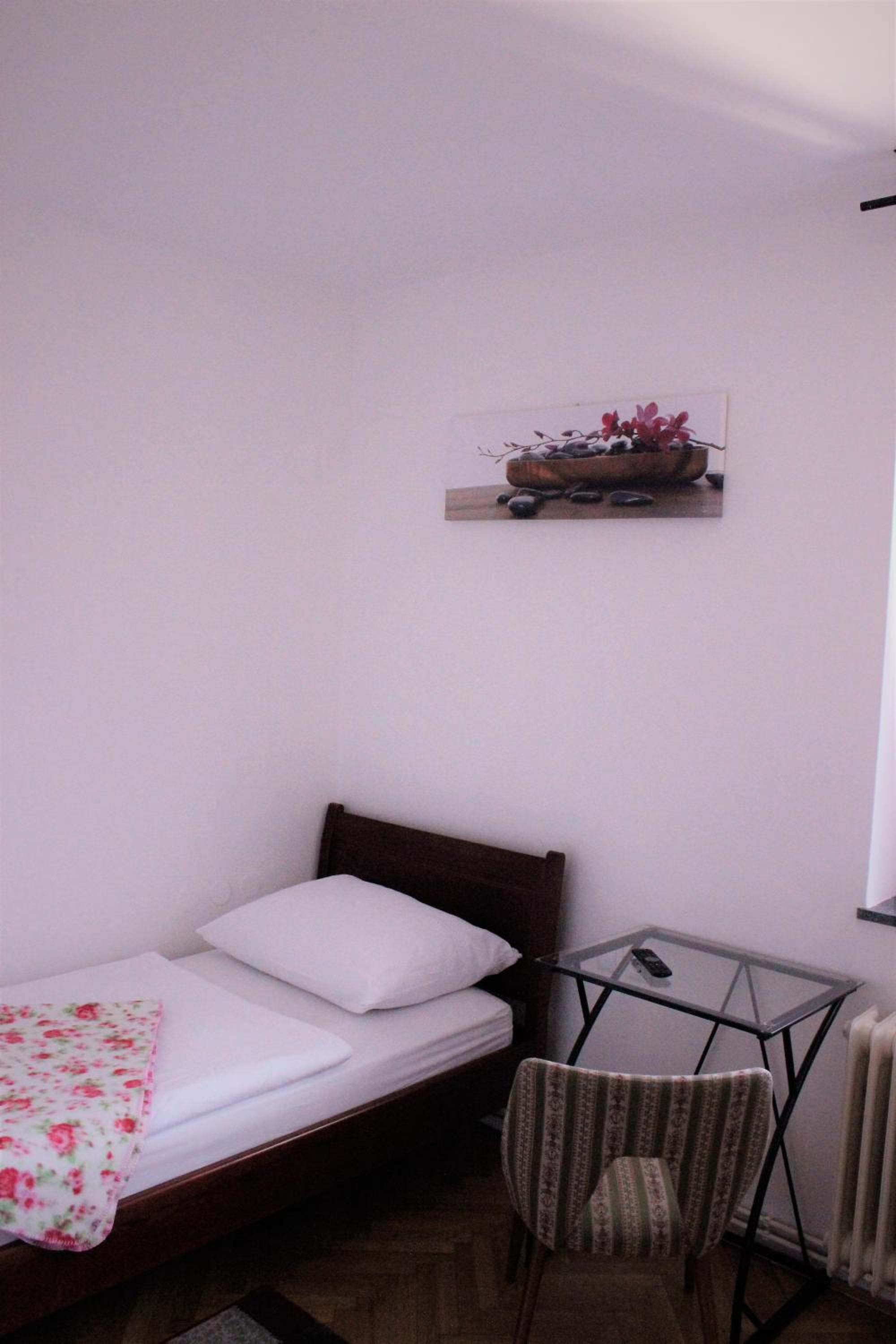 Single Room with Bathroom photo 1