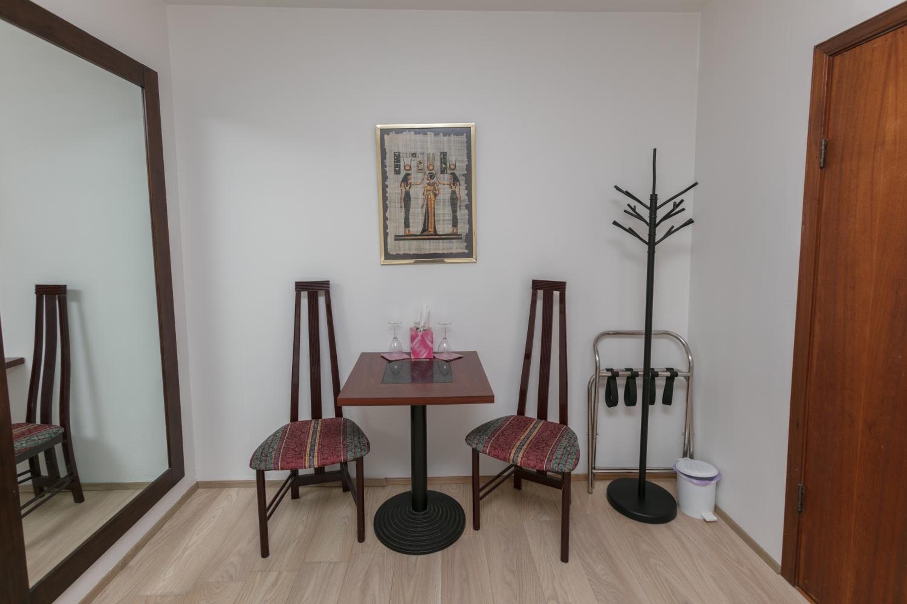 Double Room with Shared Bathroom photo 2