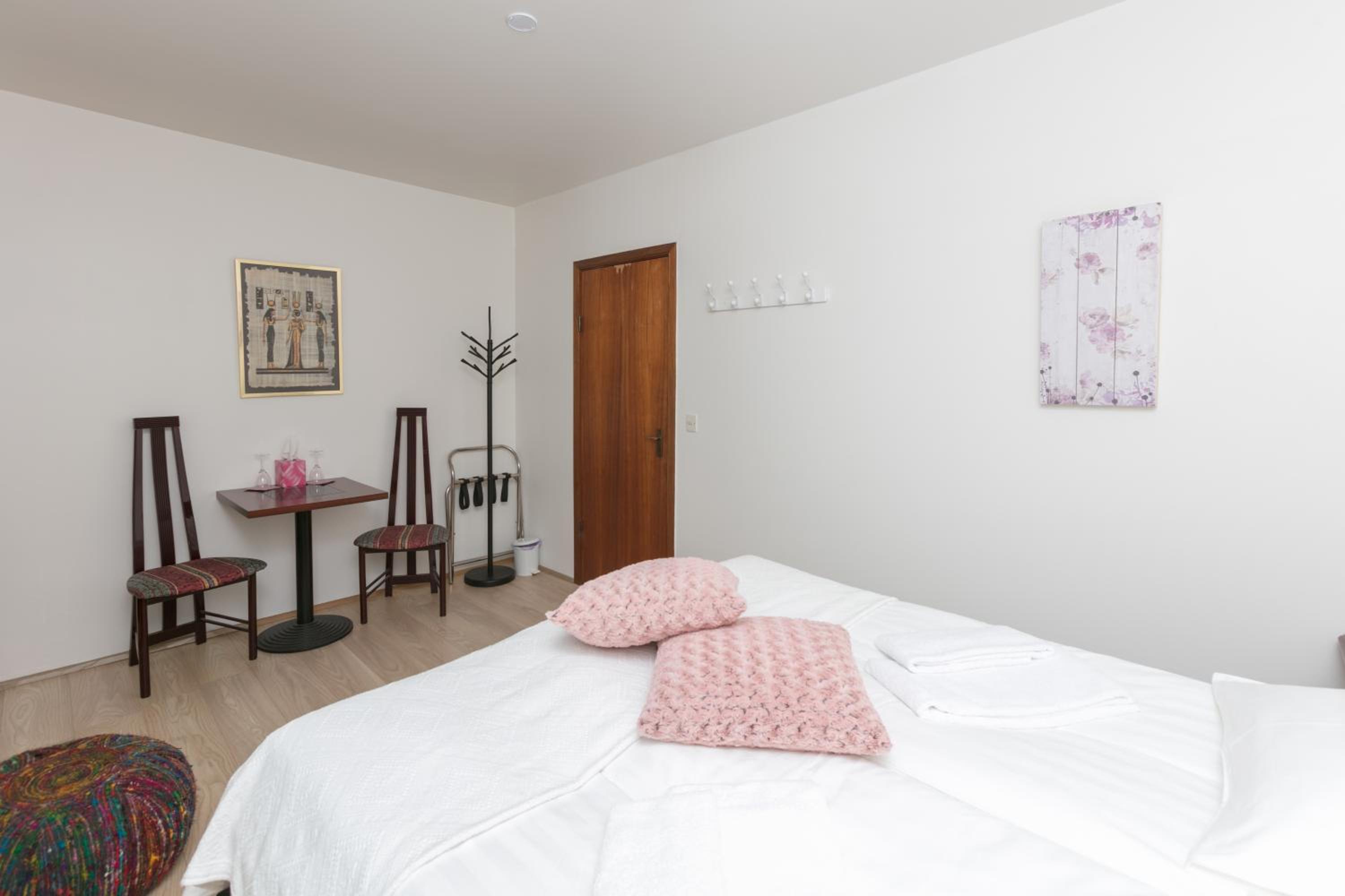 Double Room with Shared Bathroom photo 3