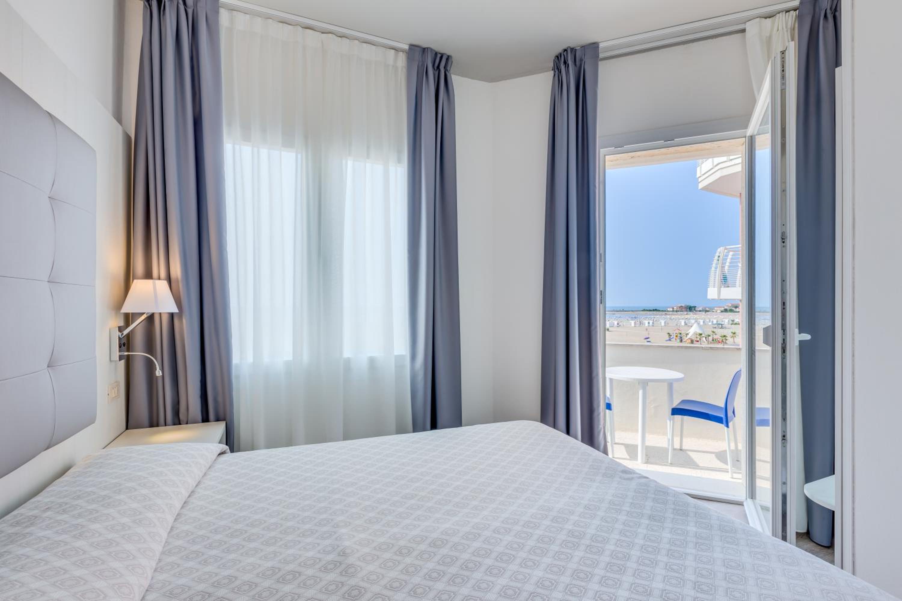 Suite with Sea View (2 Adults + 2 Children)