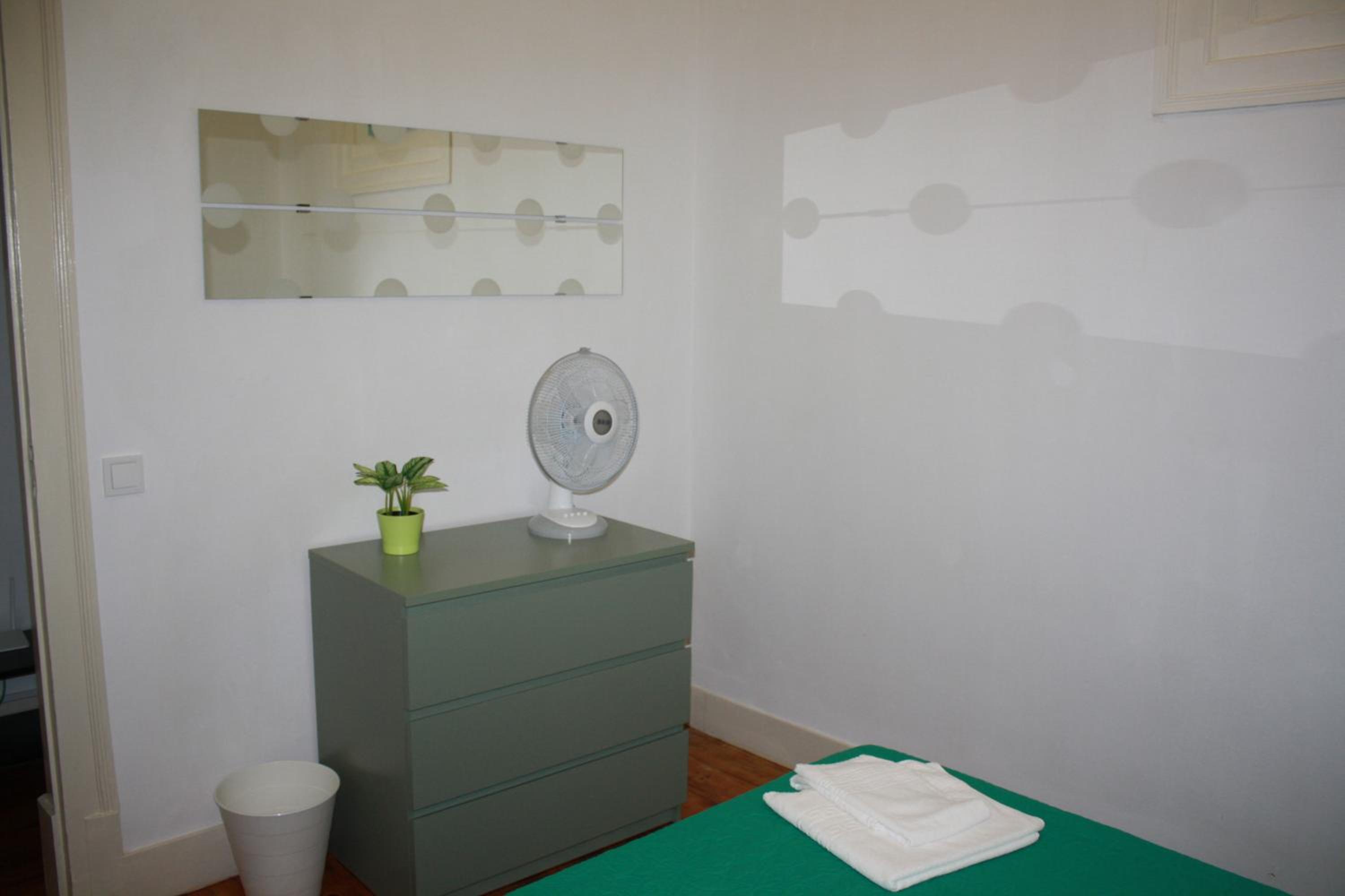 Economy Double Room Without Window photo 3
