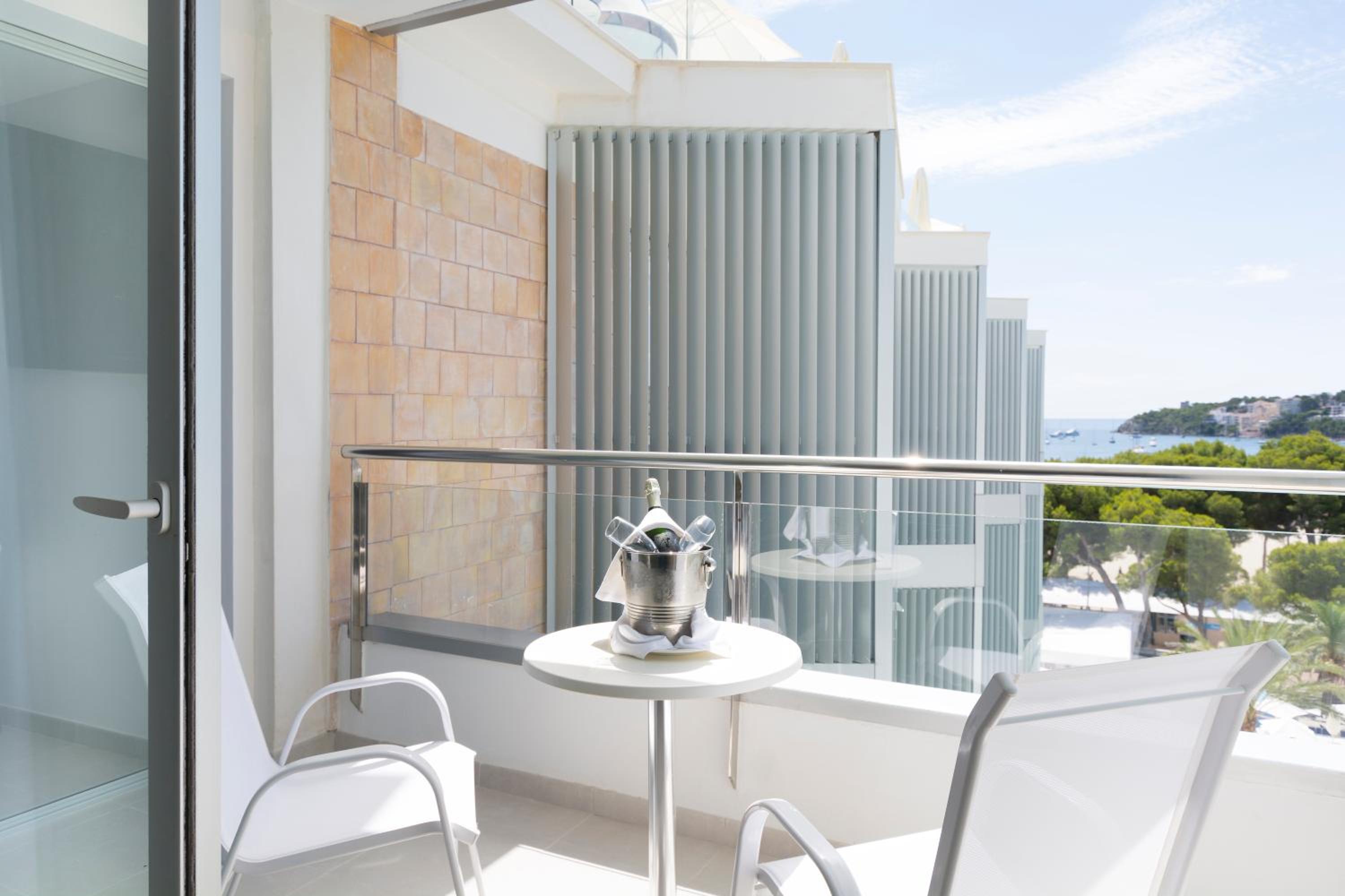 Privilege Suite with Executive Lounge Access thumbnail 5