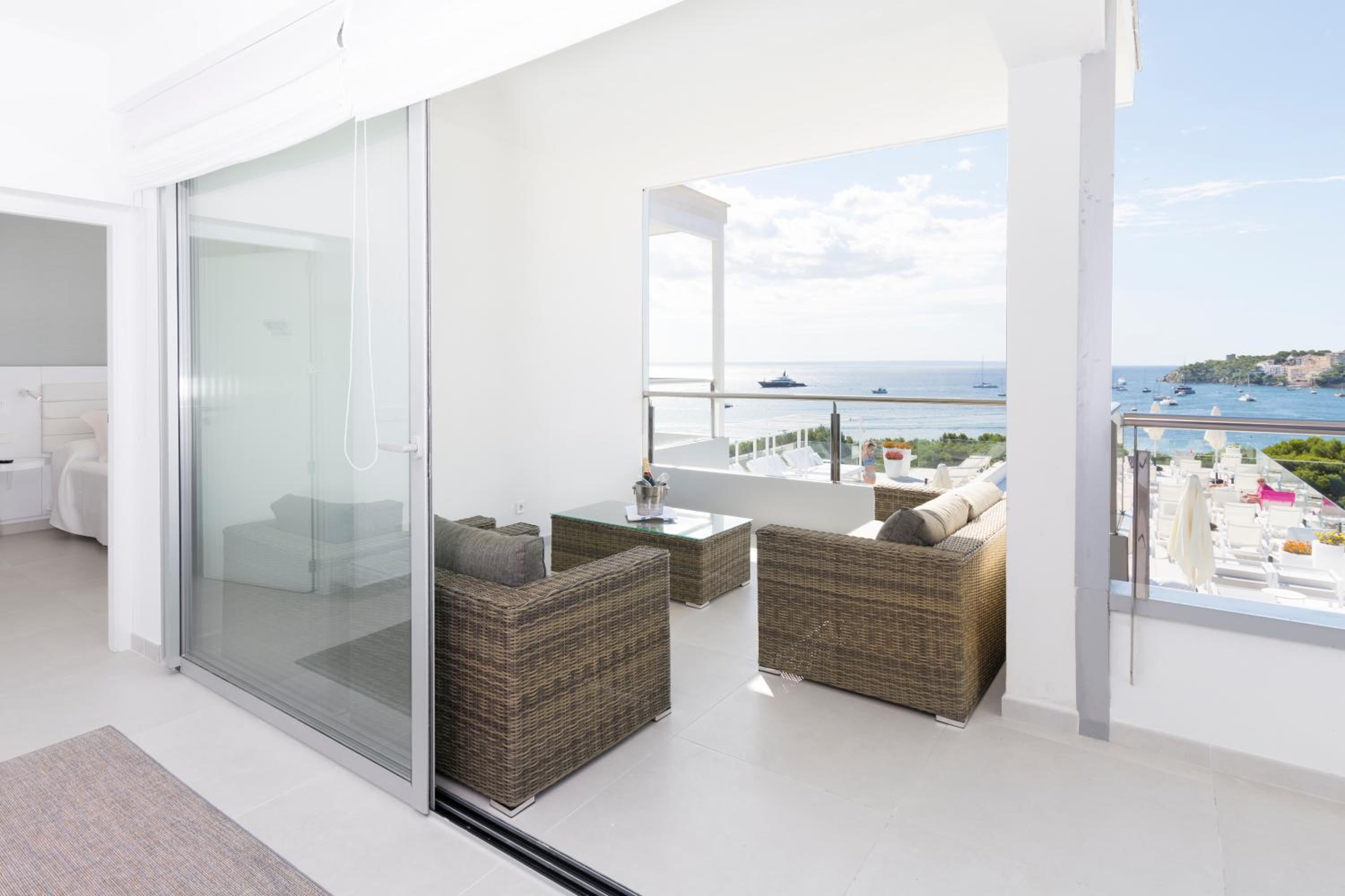 Presidential Suite with Sea View and Executive Lounge Access