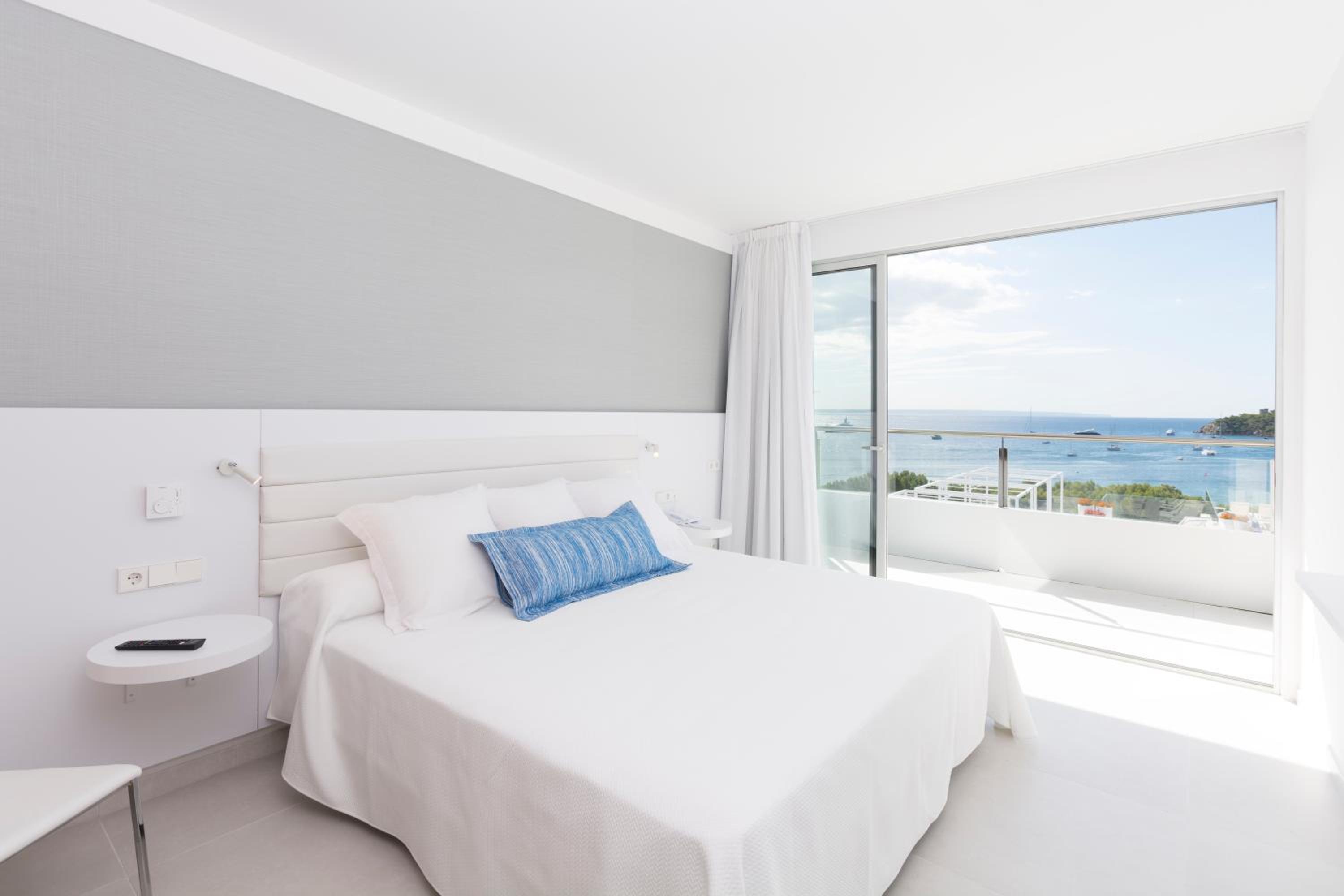 Presidential Suite with Sea View and Executive Lounge Access