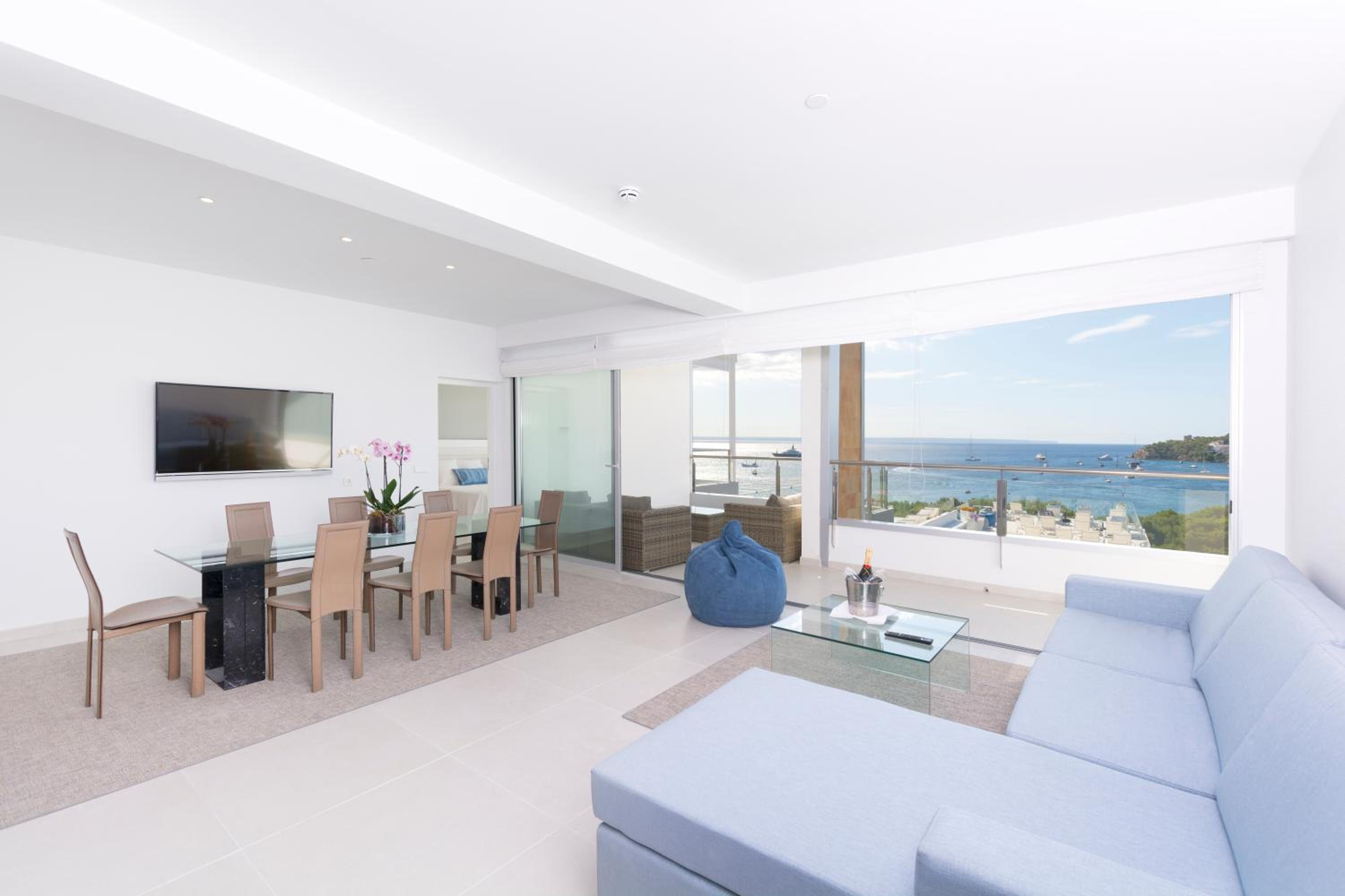 Presidential Suite with Sea View and Executive Lounge Access