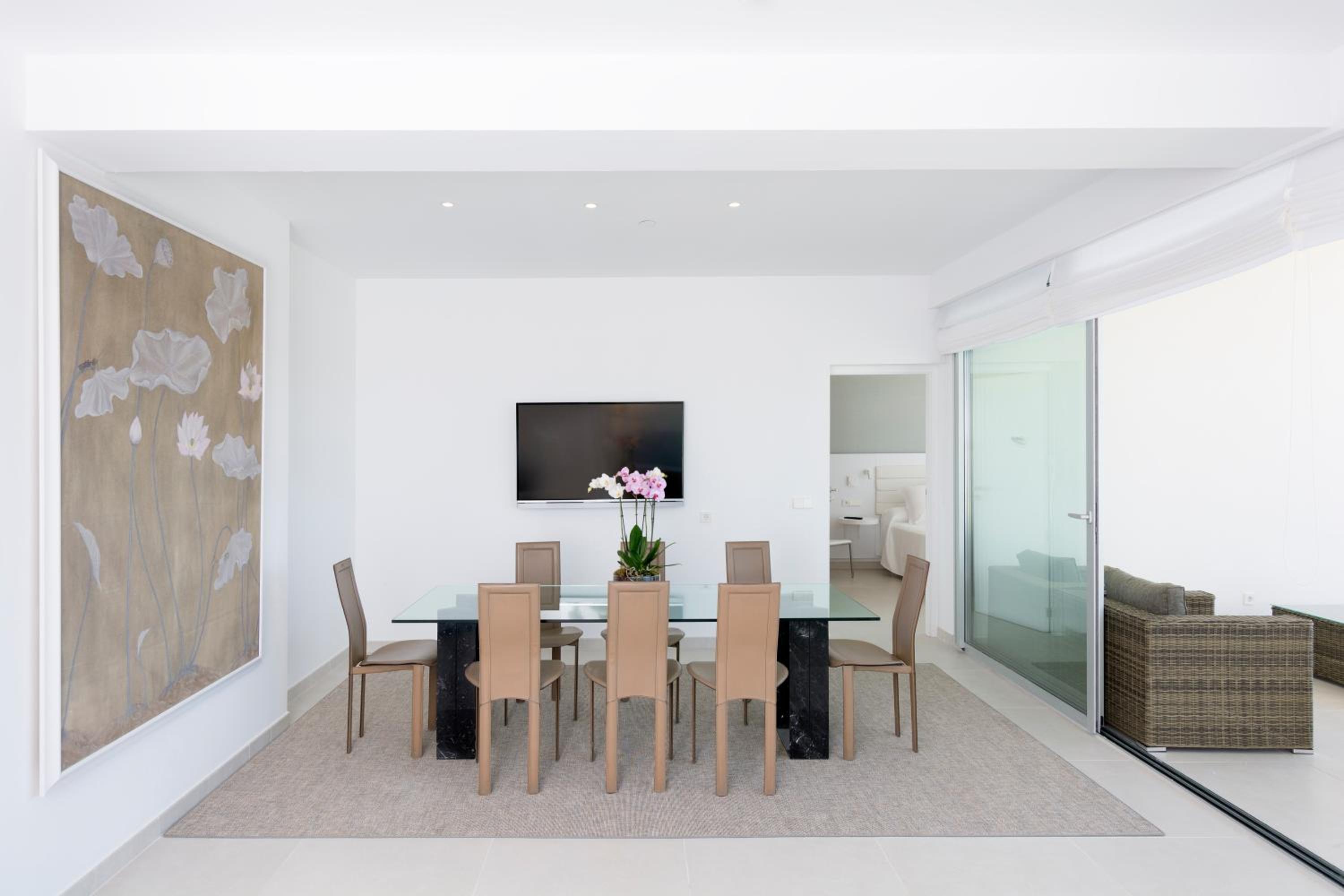 Presidential Suite with Sea View and Executive Lounge Access thumbnail 6