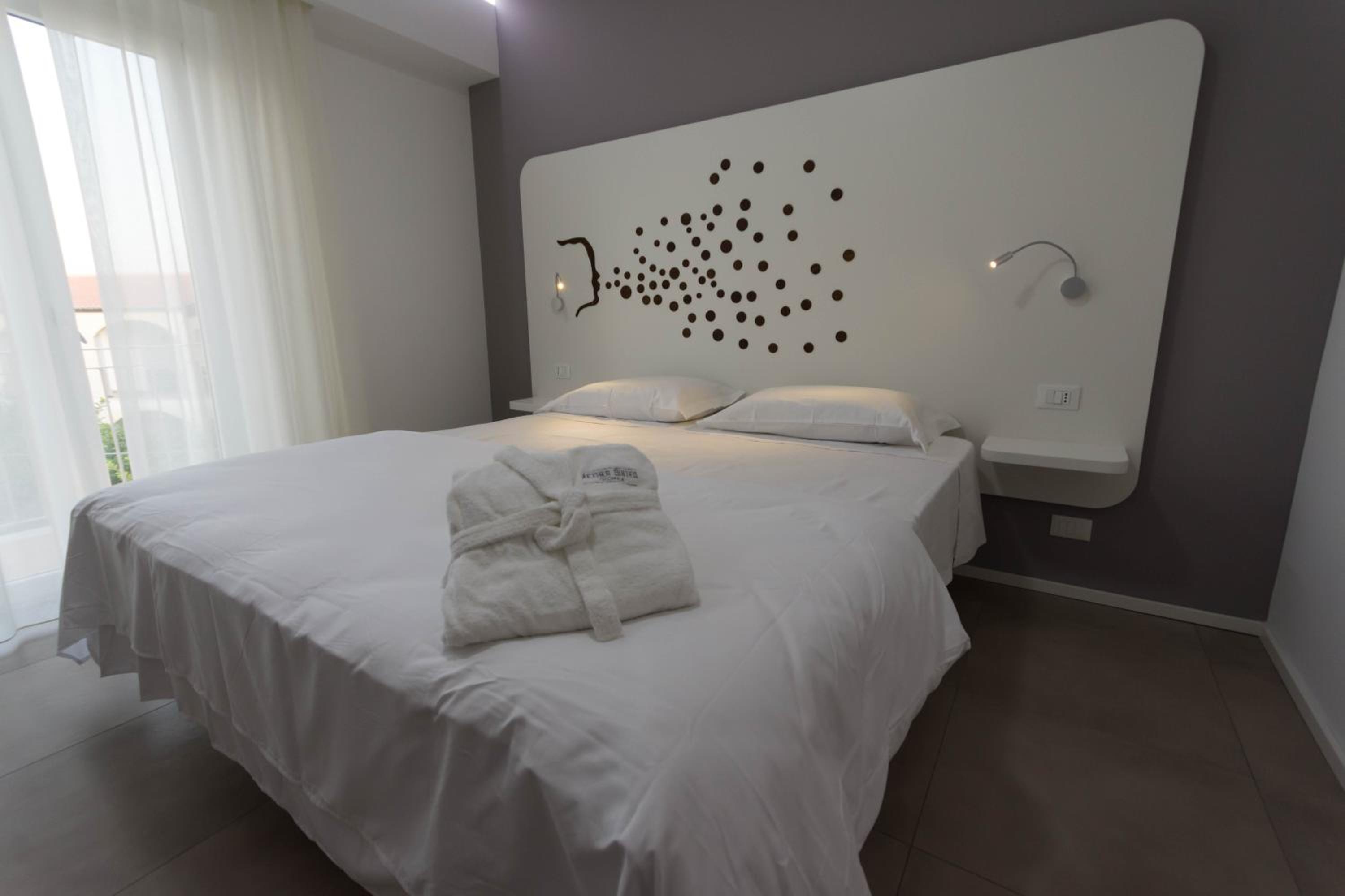 King Suite with Balcony photo 1