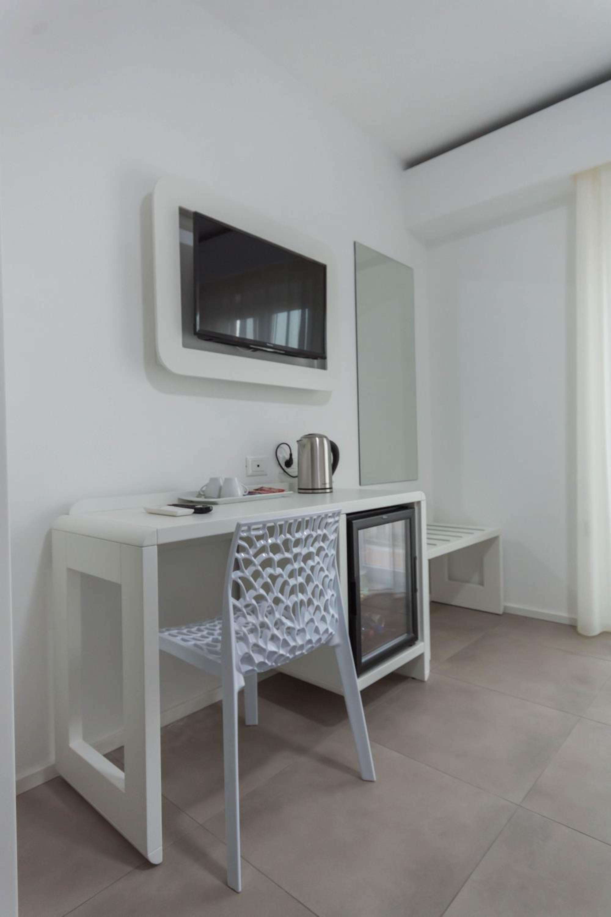 King Suite with Balcony photo 2