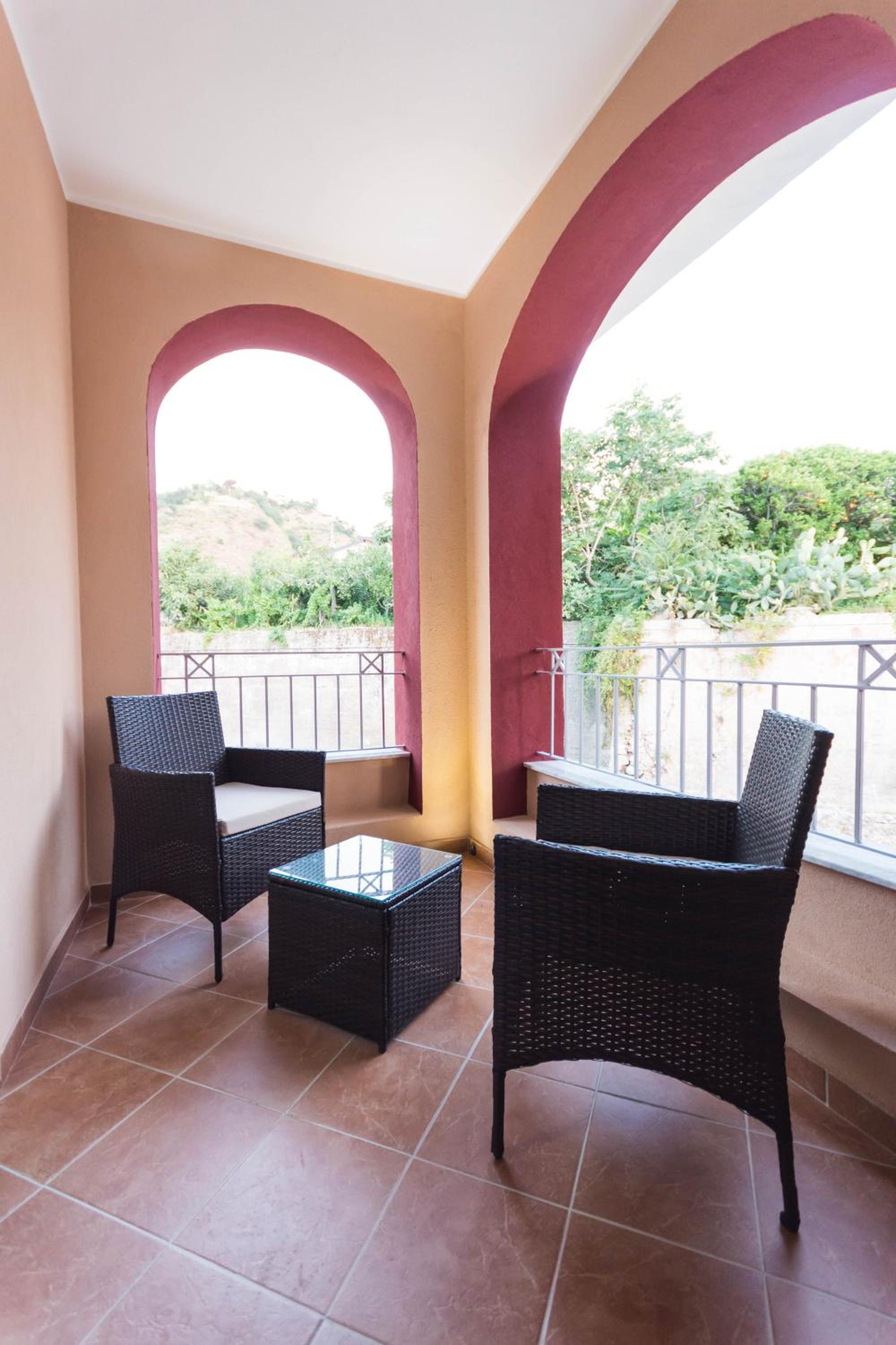 King Suite with Balcony photo 3