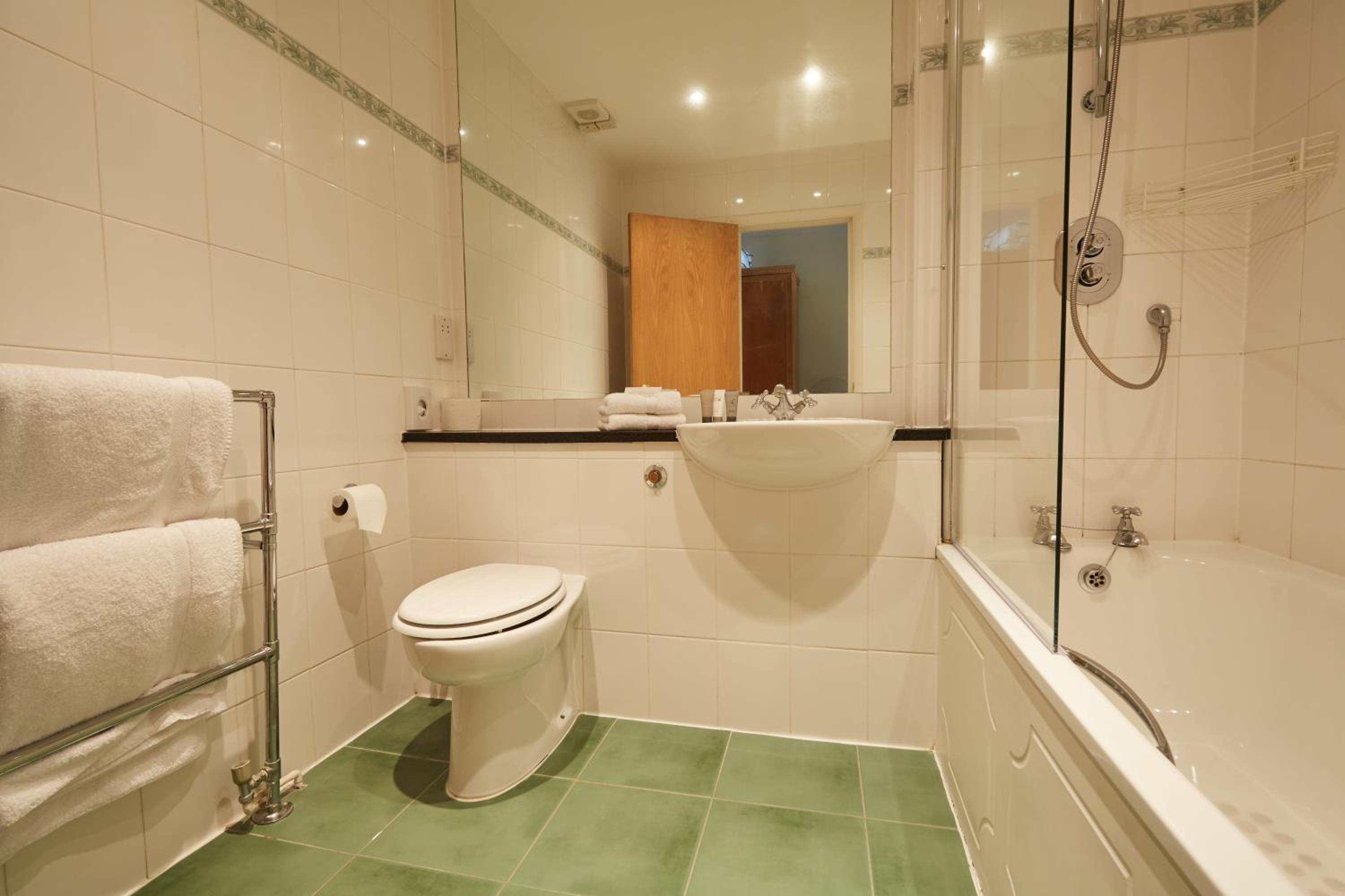 Standard Double Room - Photo 13
