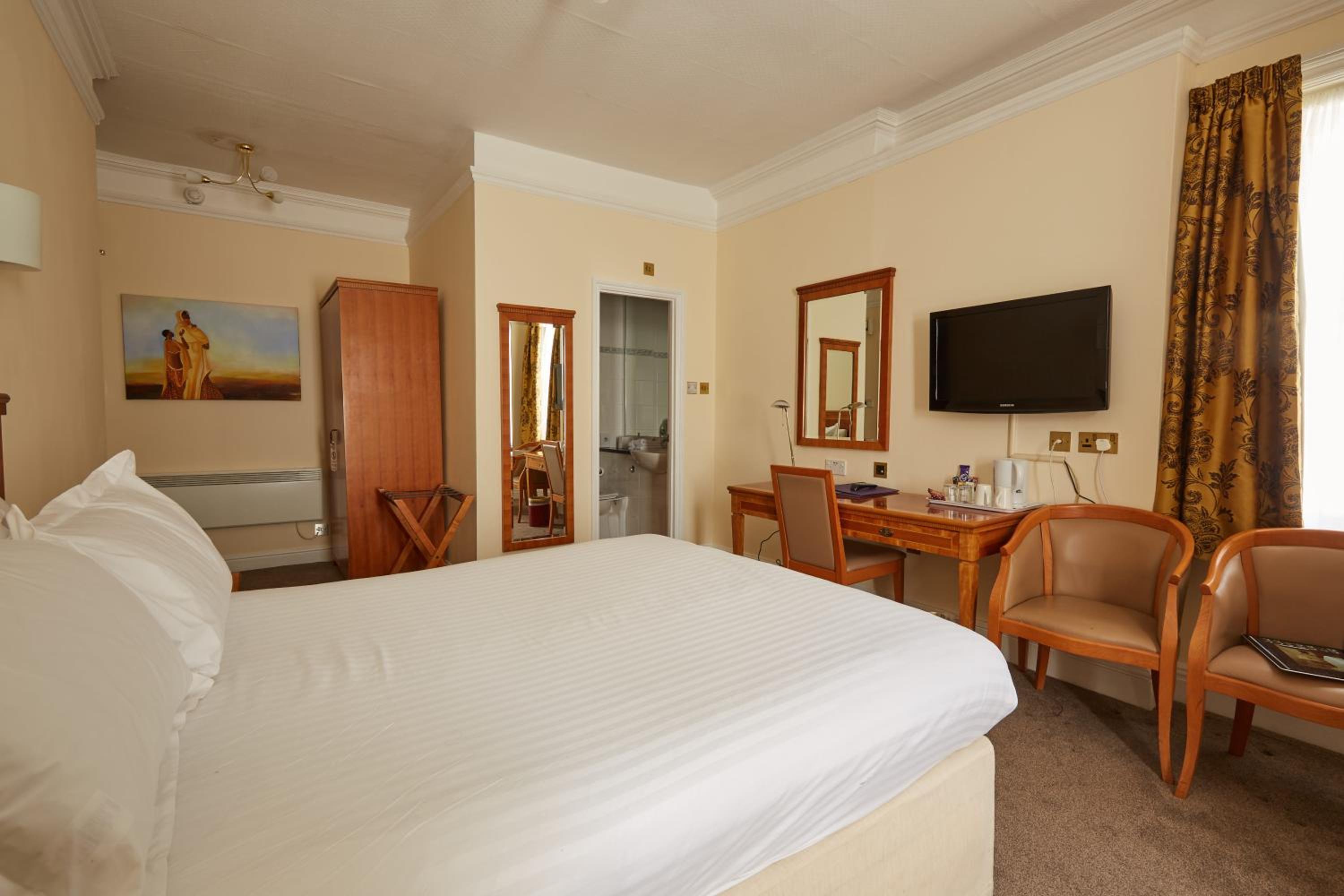 Standard Double Room - Photo 9