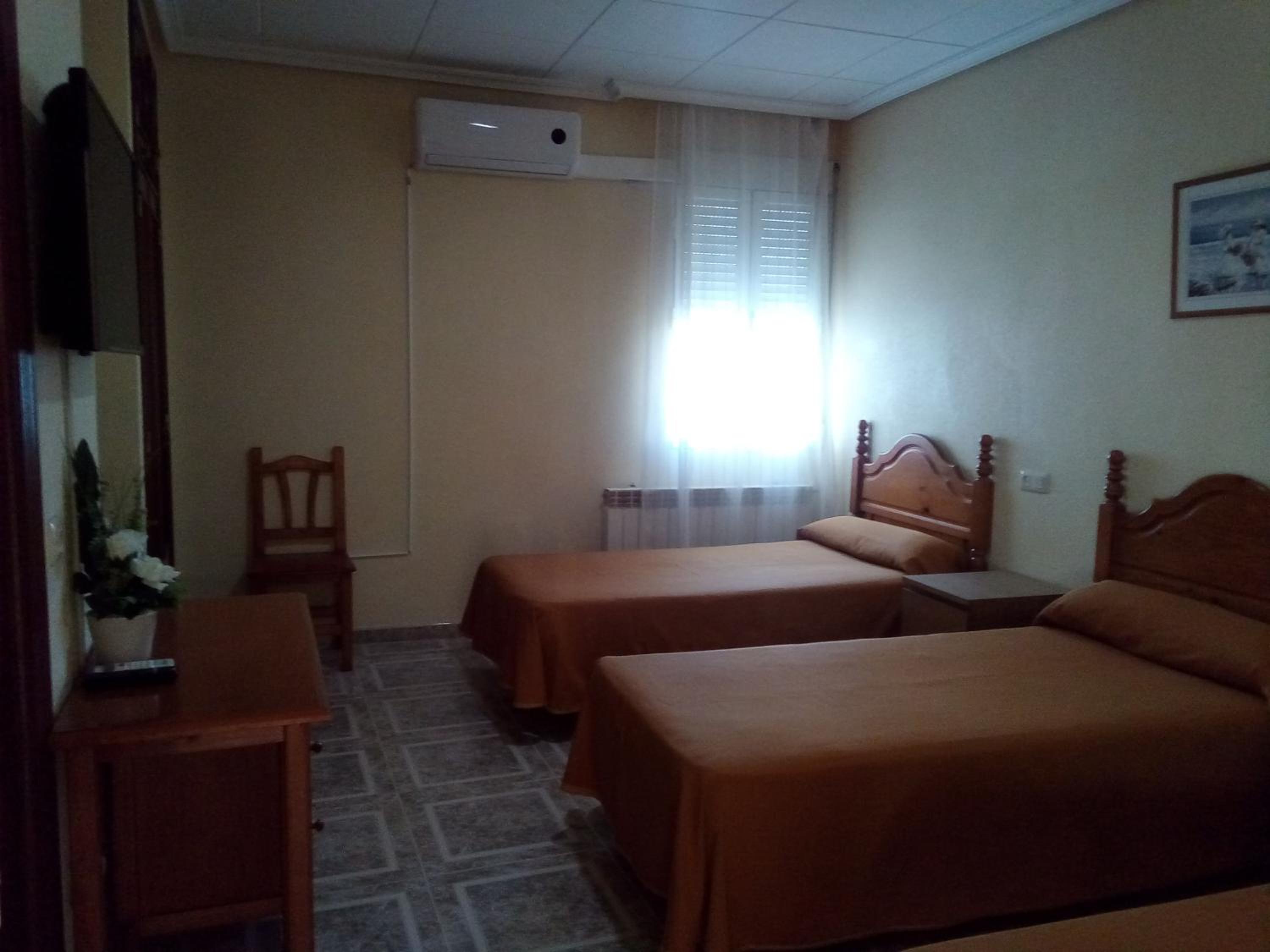 Triple Room with Private Bathroom photo 2