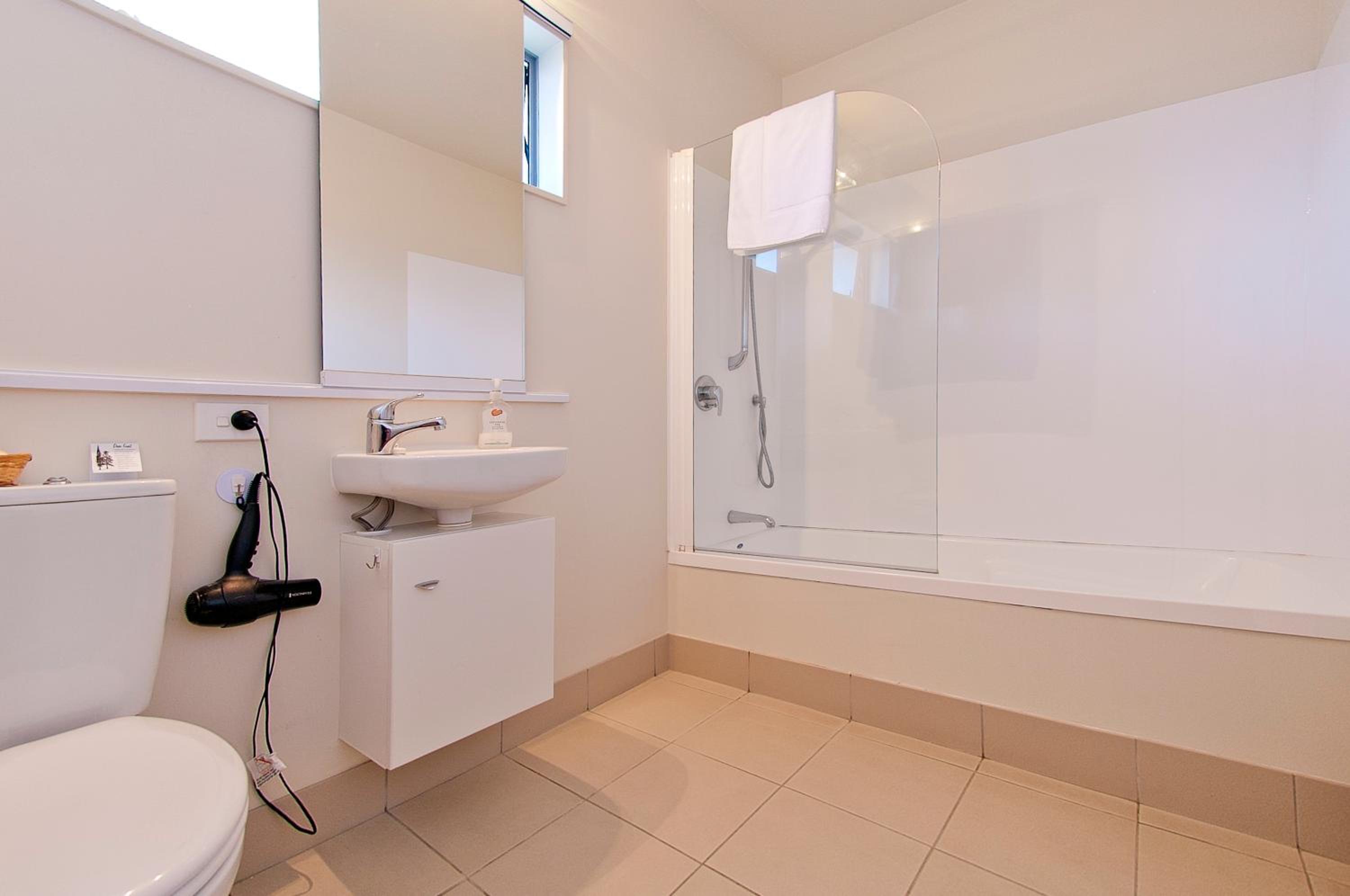 Two-Bedroom Apartment with Balcony - Photo 6