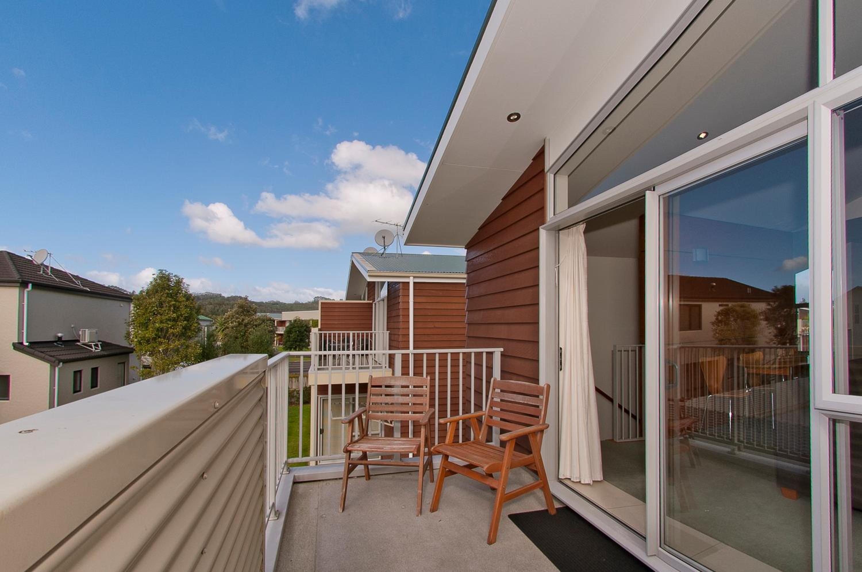 Two-Bedroom Apartment with Balcony - Photo 8