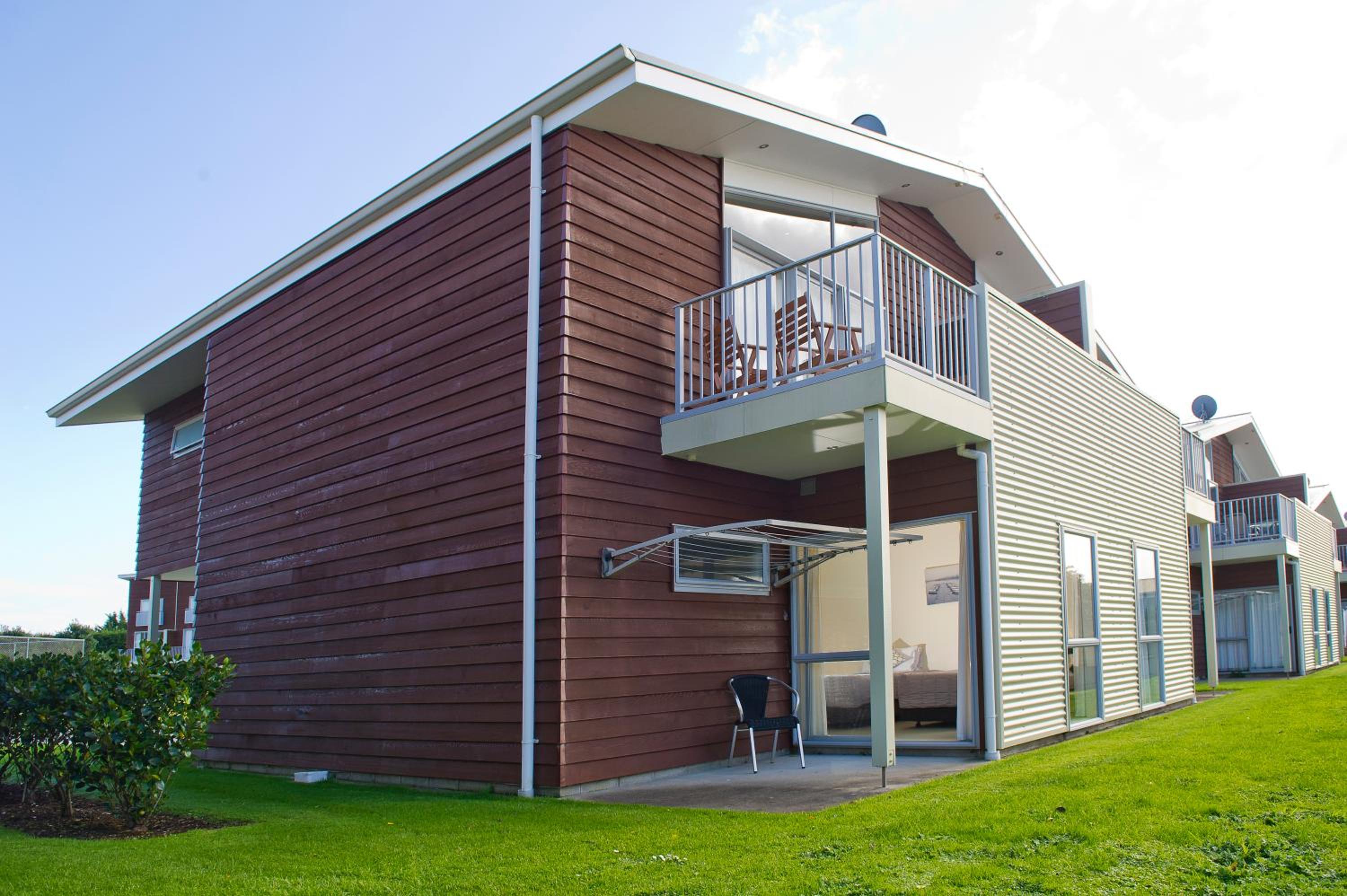 Two-Bedroom Apartment with Balcony - Photo 7