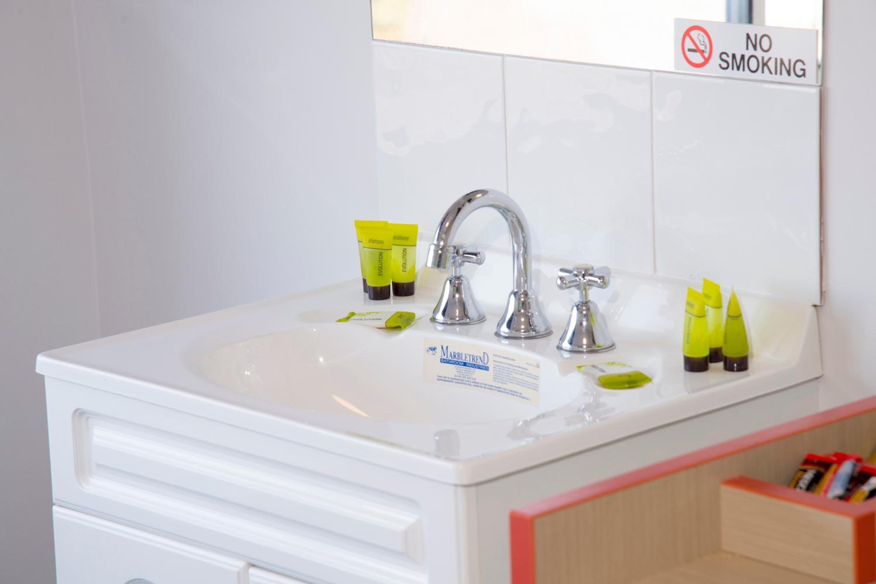 Single Room with Shared Bathroom and Free Welcome Drink For One Guest photo 3